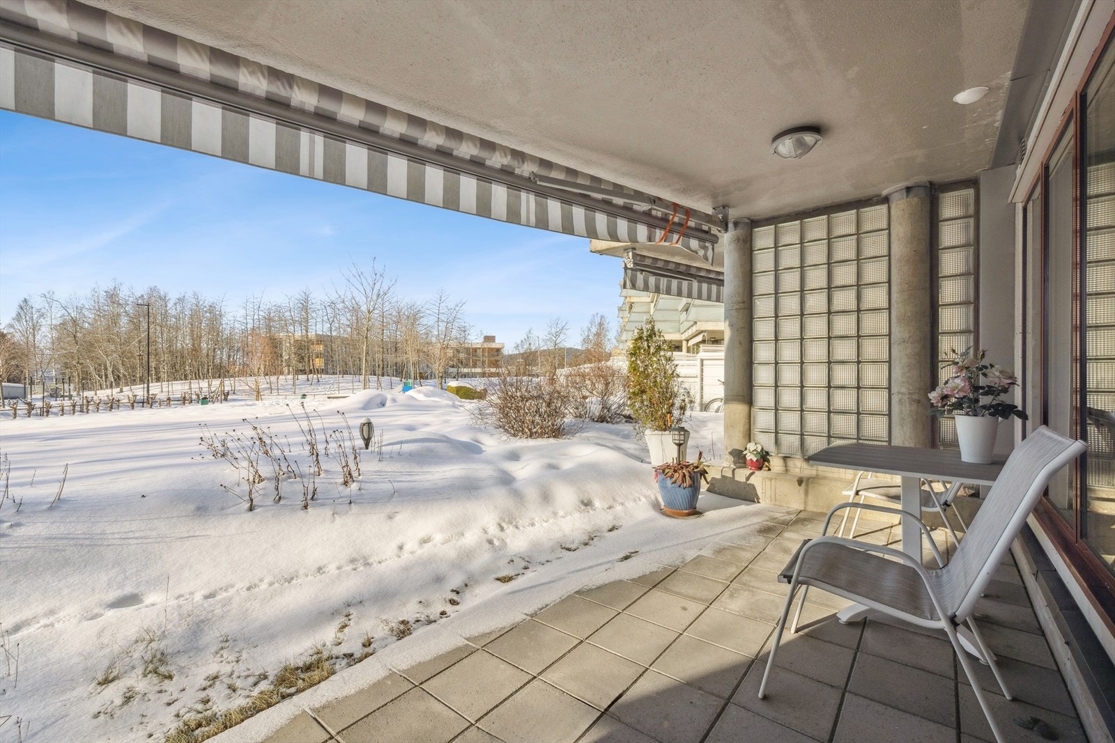 Solrik markterrasse. Galleribilde