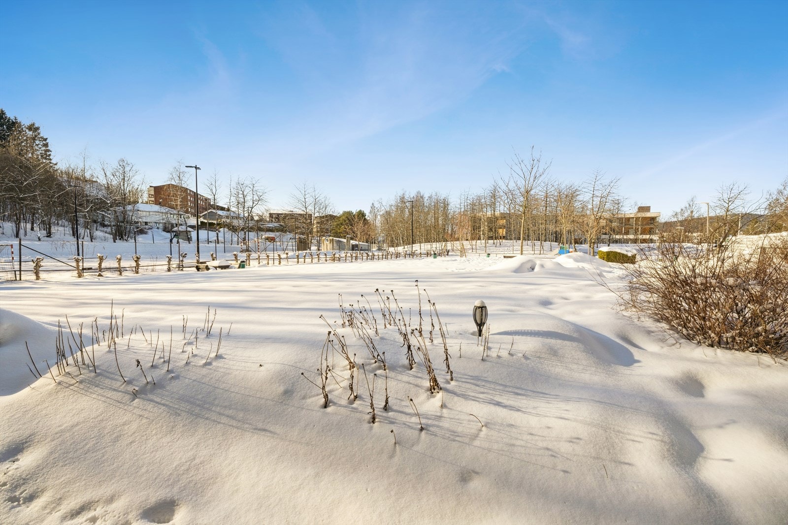 Fra markterrassen har du fint utsyn over nærområdet. Galleribilde