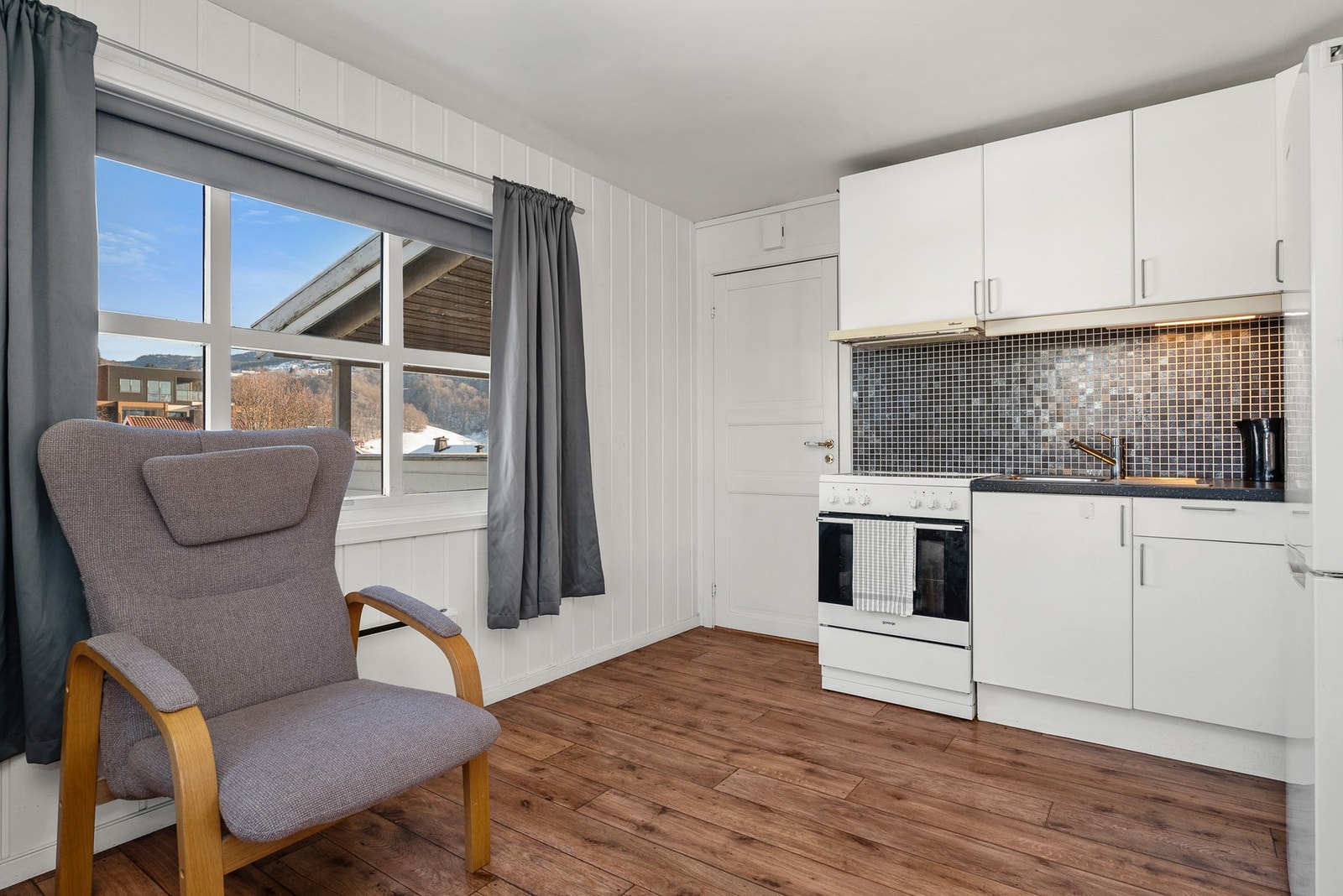 Planløsningen gjør det mulig med både spisebord og sofaløsning. Galleribilde