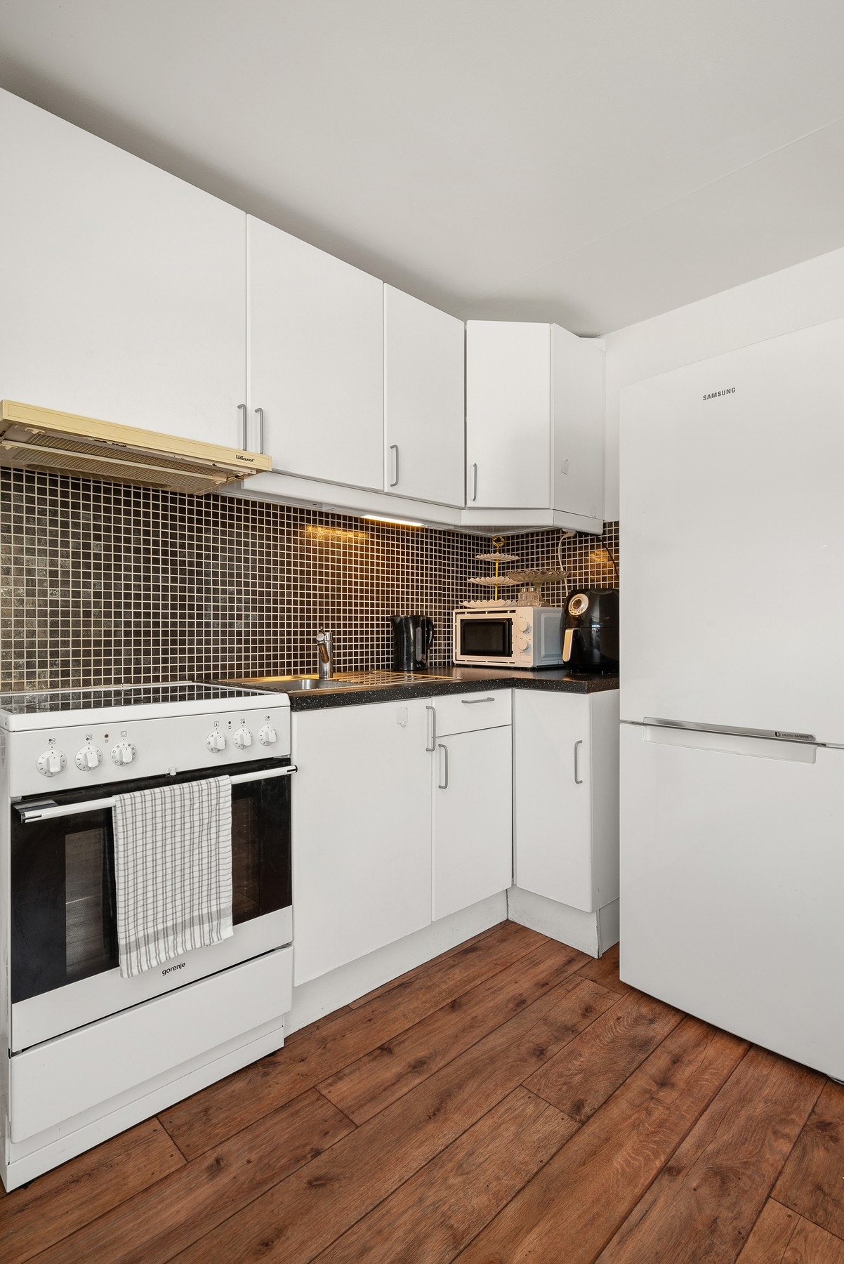 Hvitevarer på kjøkken medfølger. Galleribilde