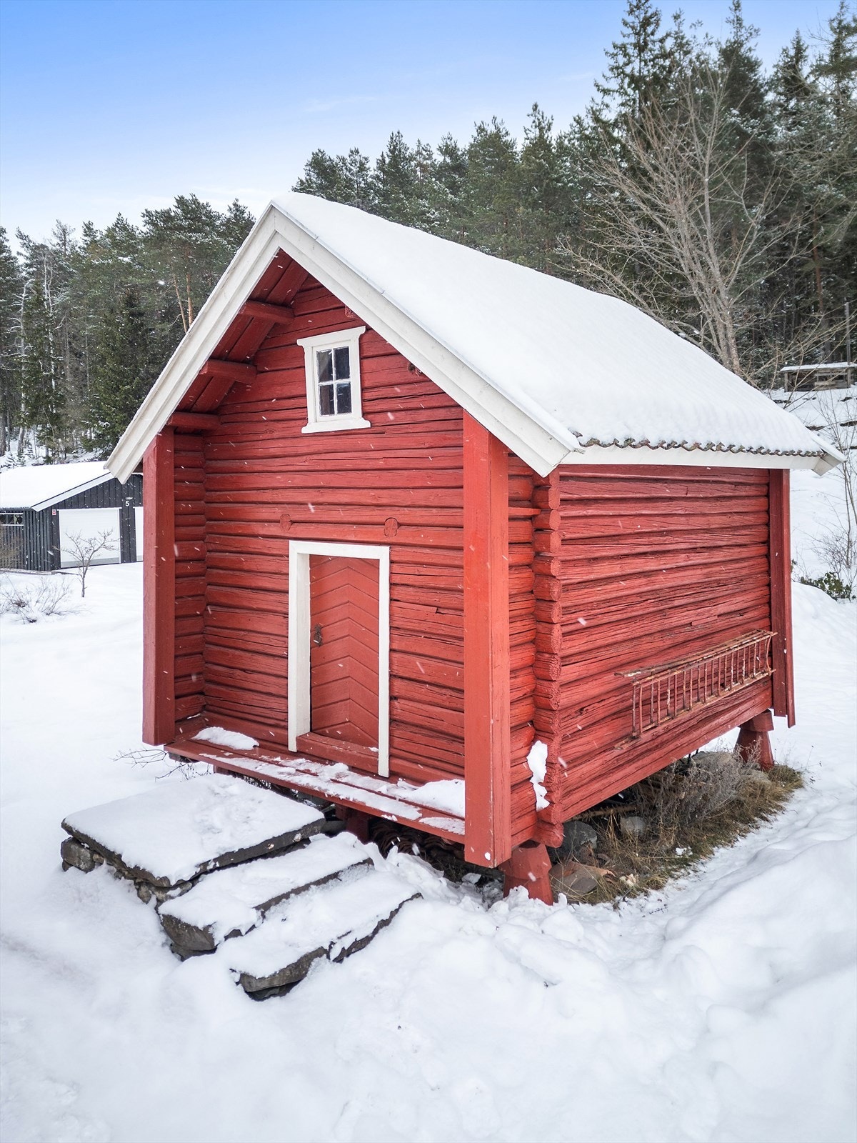Gammelt stabbur på tunet Galleribilde