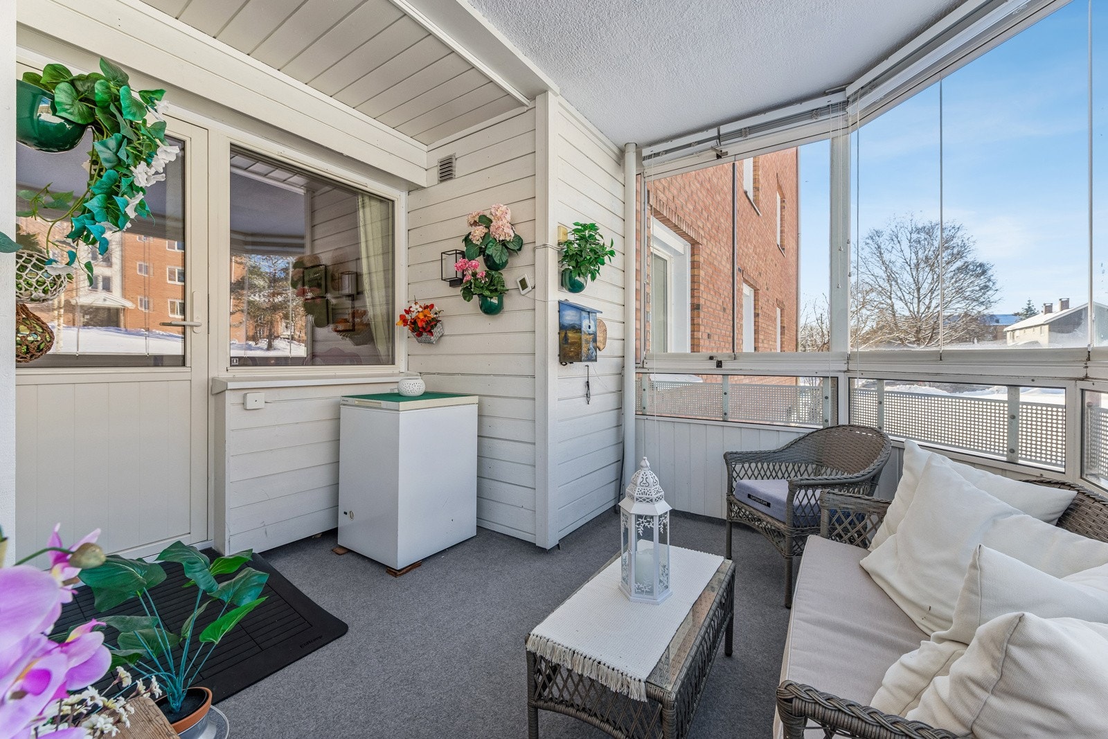 Med innglasset balkong har du et ekstra rom for store deler av året. Galleribilde