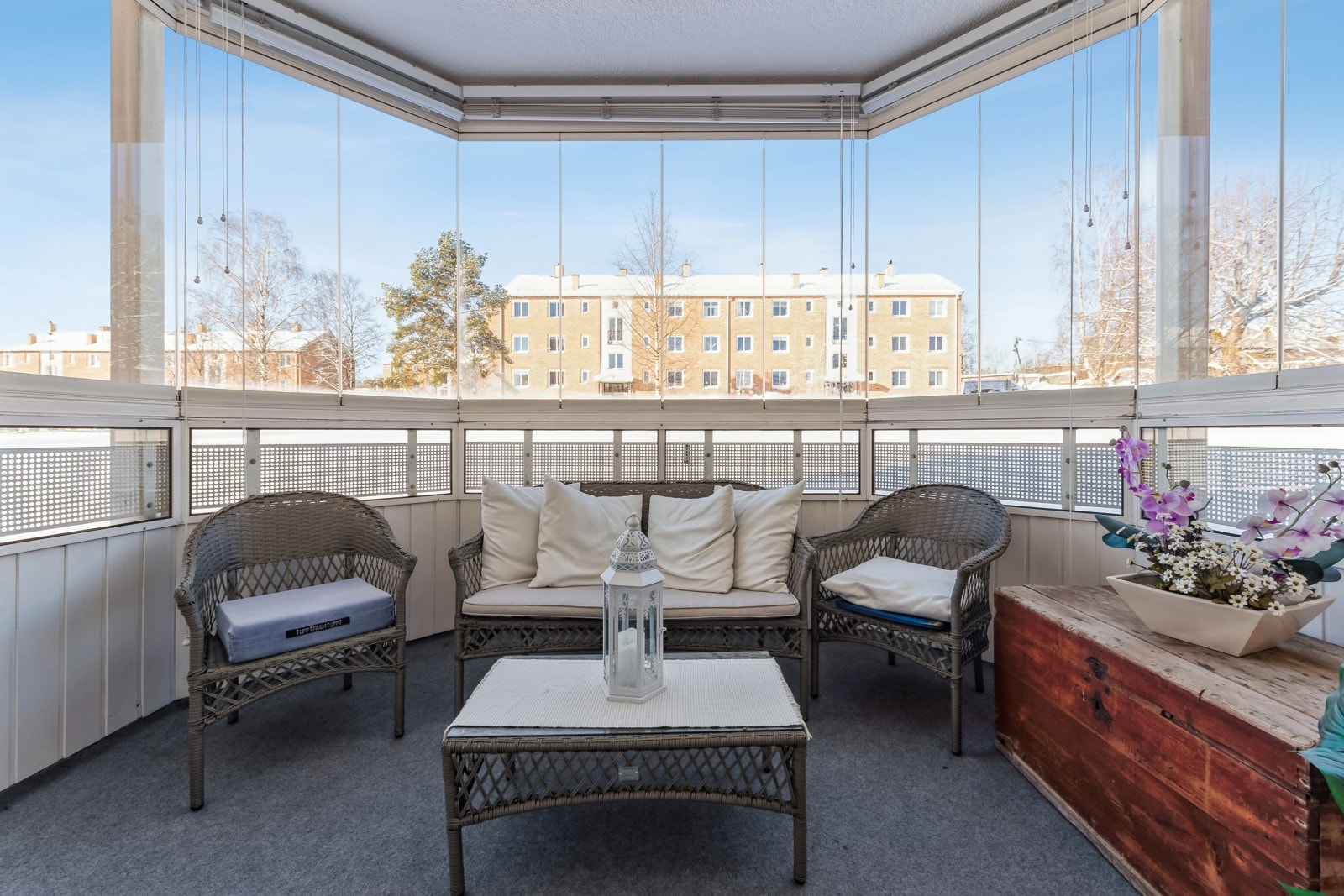 Velkommen til Flaenveien 2, innflytningsklar 3 roms med innglasset balkong. Galleribilde