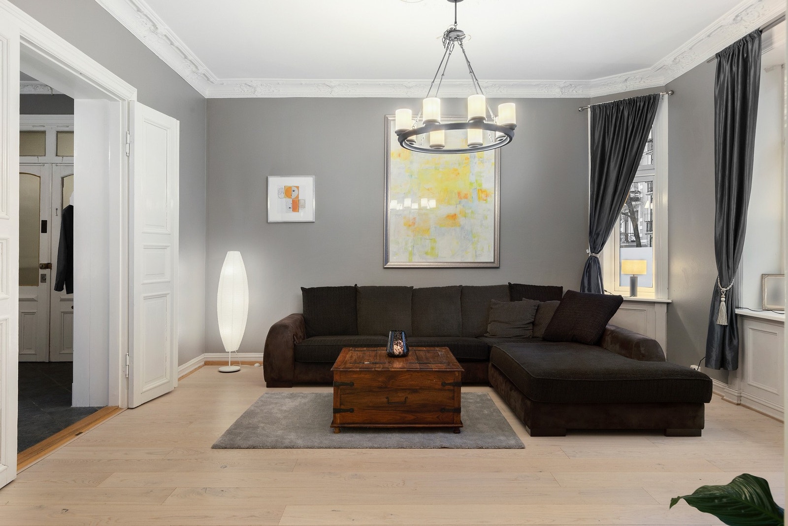 Flotte gulv og store vindusflater. Galleribilde