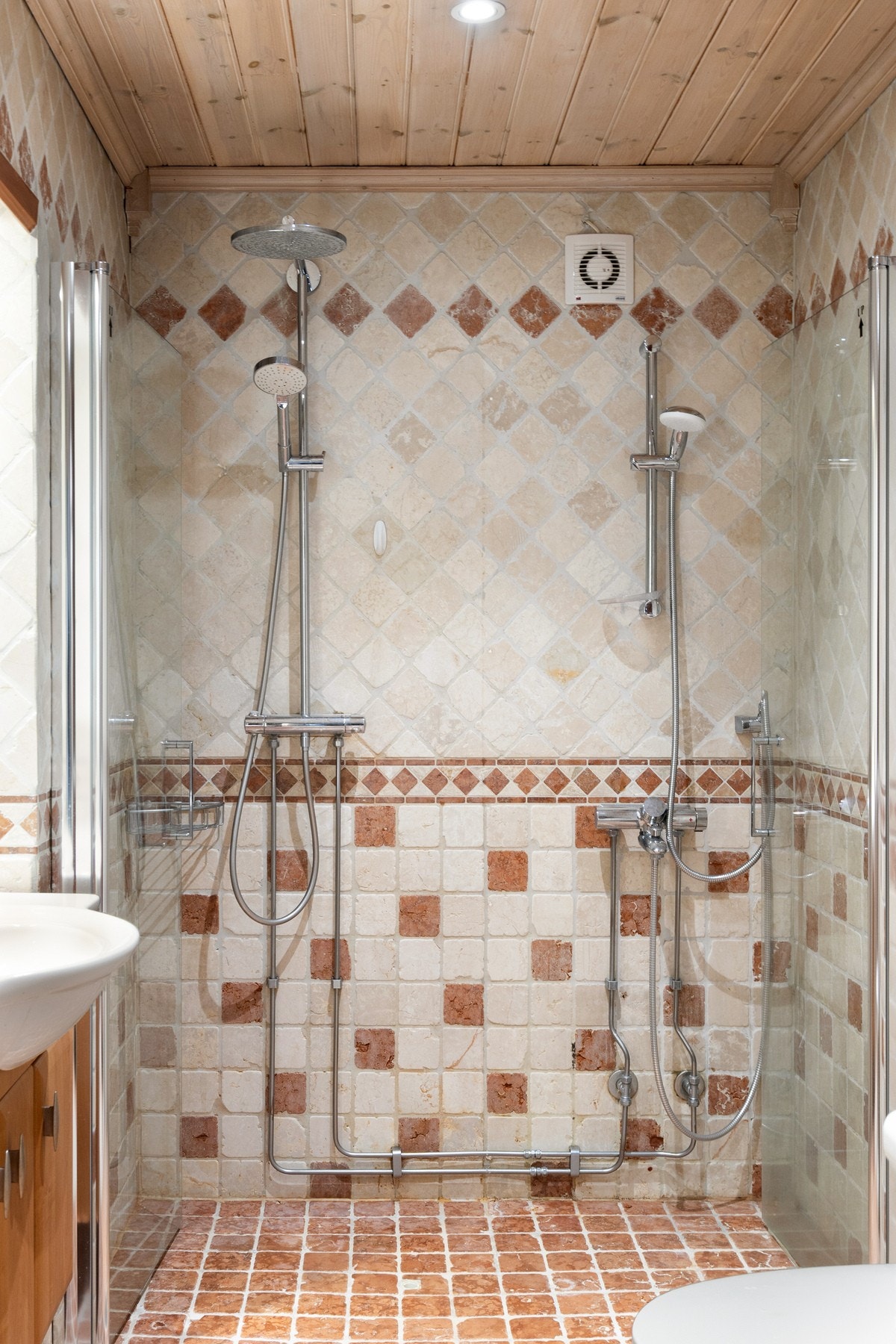 Duo dusj på badet. Galleribilde