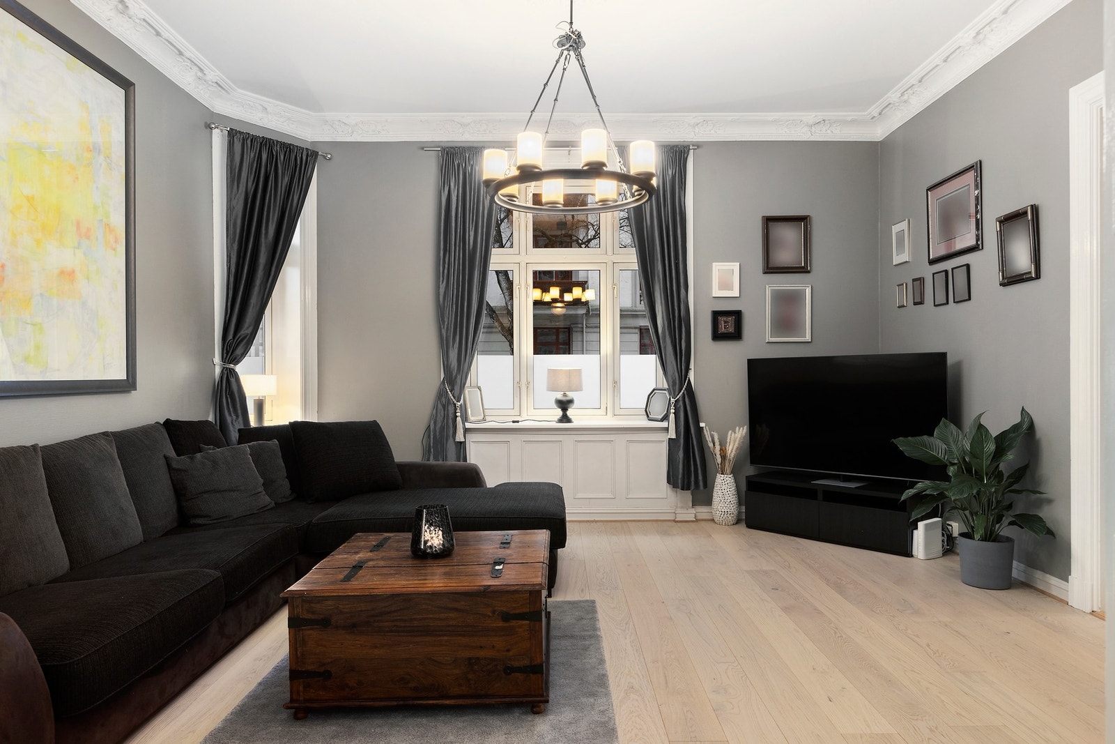 Stukkatur og rosett i stuen. Galleribilde