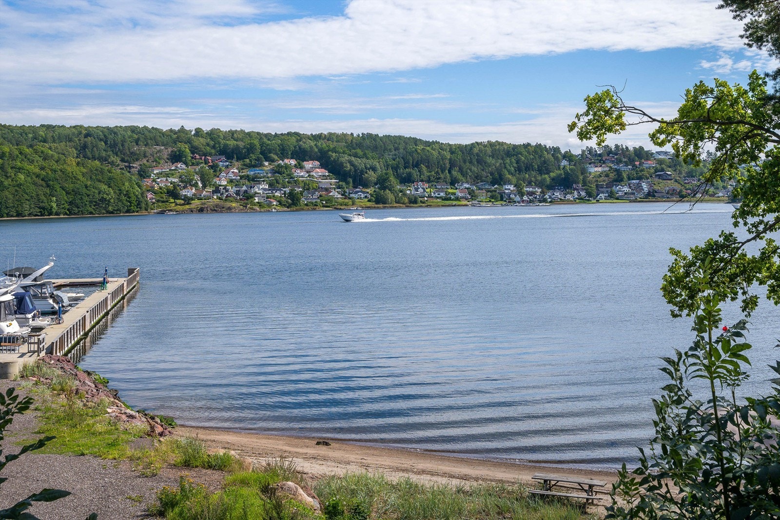 Badeplass kun en rusletur unna boligen! Galleribilde