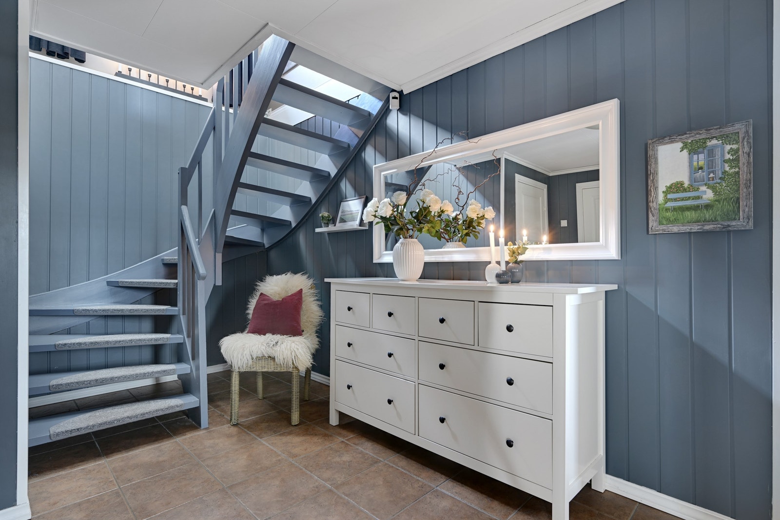 Trapp opp til hovedetasjen. Galleribilde