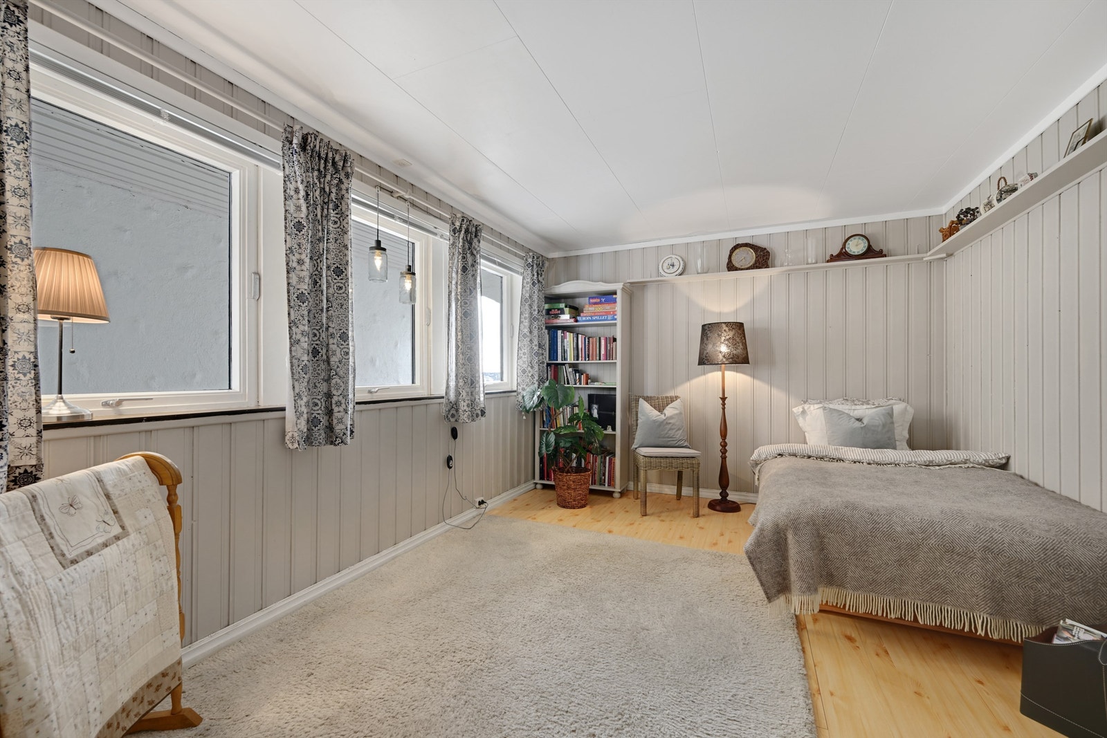 Kjellerstue/soverom som har svært gode innredningsmuligheter. Galleribilde