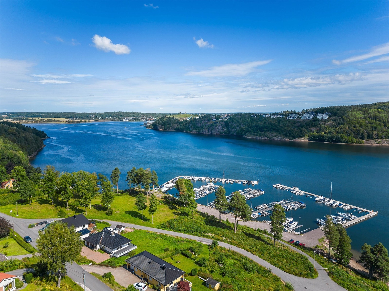 For barnefamilier er området svært attraktivt, med et trygt og rolig nabolag som har gode muligheter for lek og aktivitet. Galleribilde