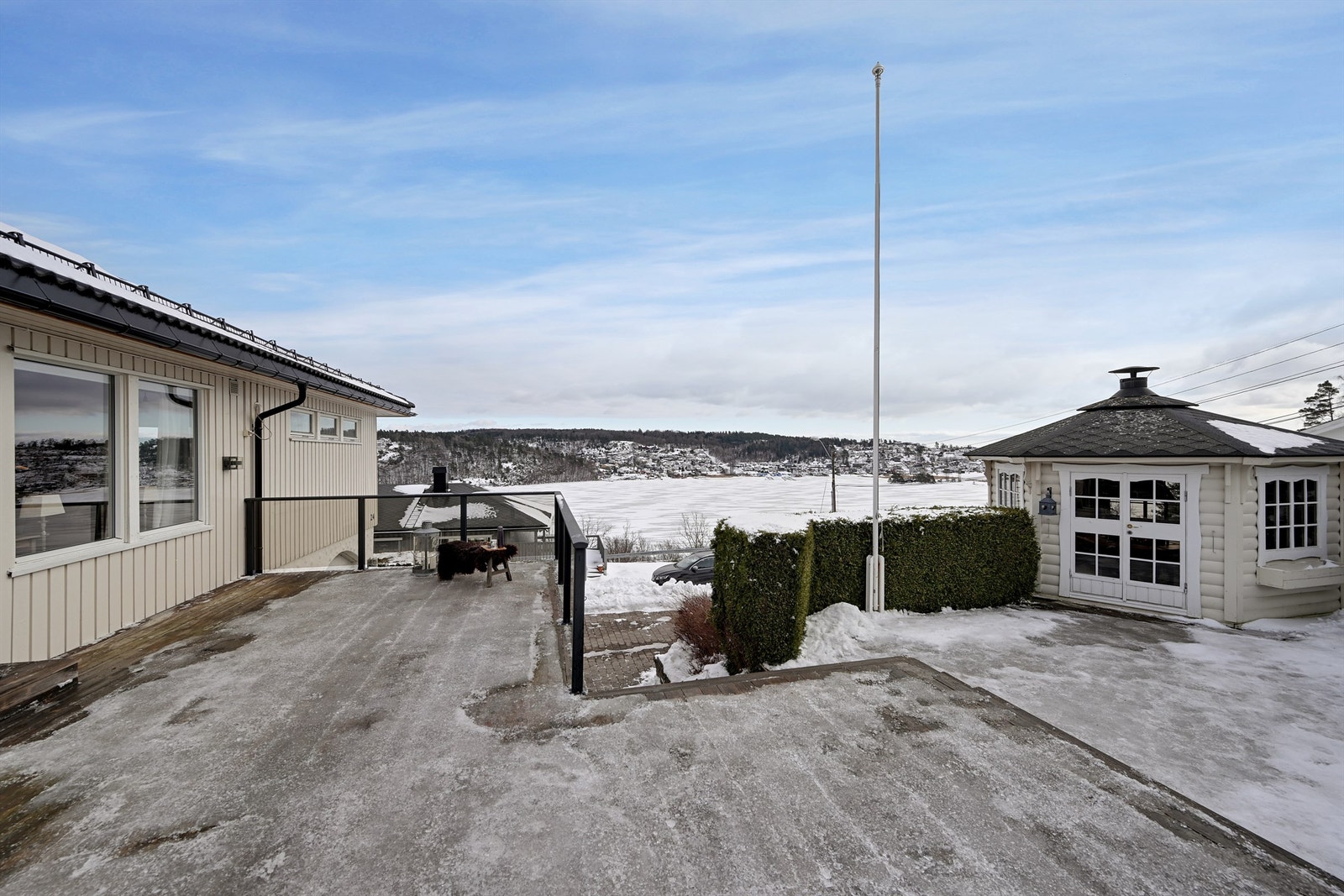 Adkomst direkte til hagen og ned i gårdsplassen. Galleribilde