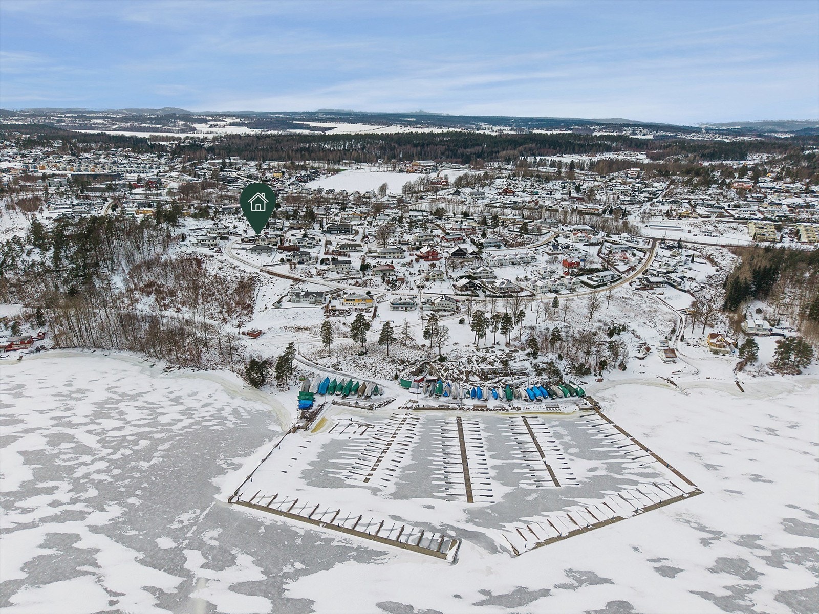 Nærområdet byr på flotte turmuligheter, både til fots og med sykkel, med flere turstier og lysløyper i umiddelbar nærhet. Galleribilde