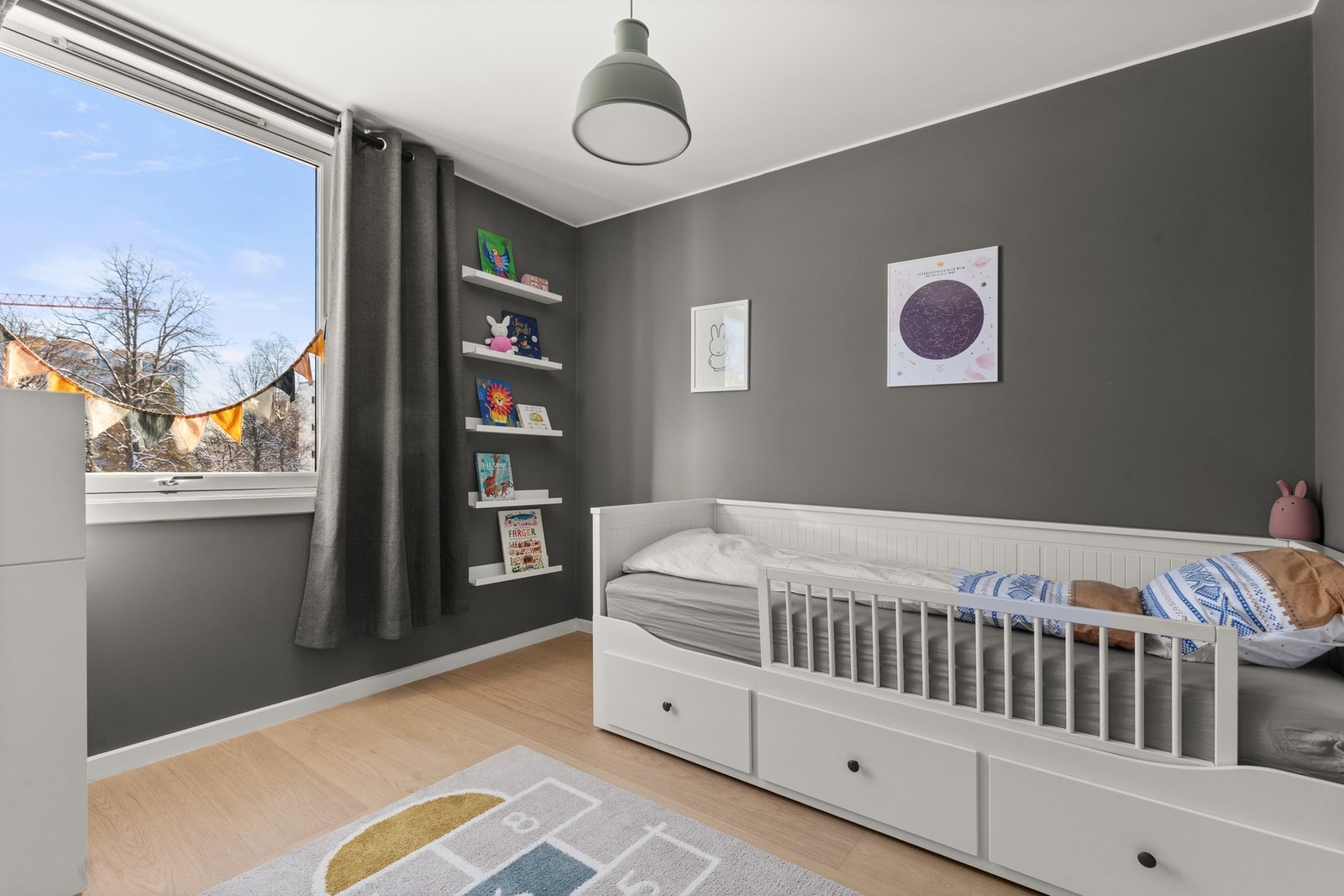 De øvrige soverommene egner seg godt som barnerom, gjesterom eller hjemmekontor. Galleribilde