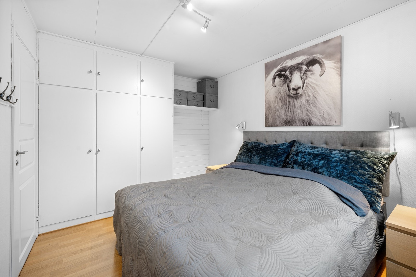 Godt med skapplass som gir gode oppbevaringsmuligheter. Galleribilde