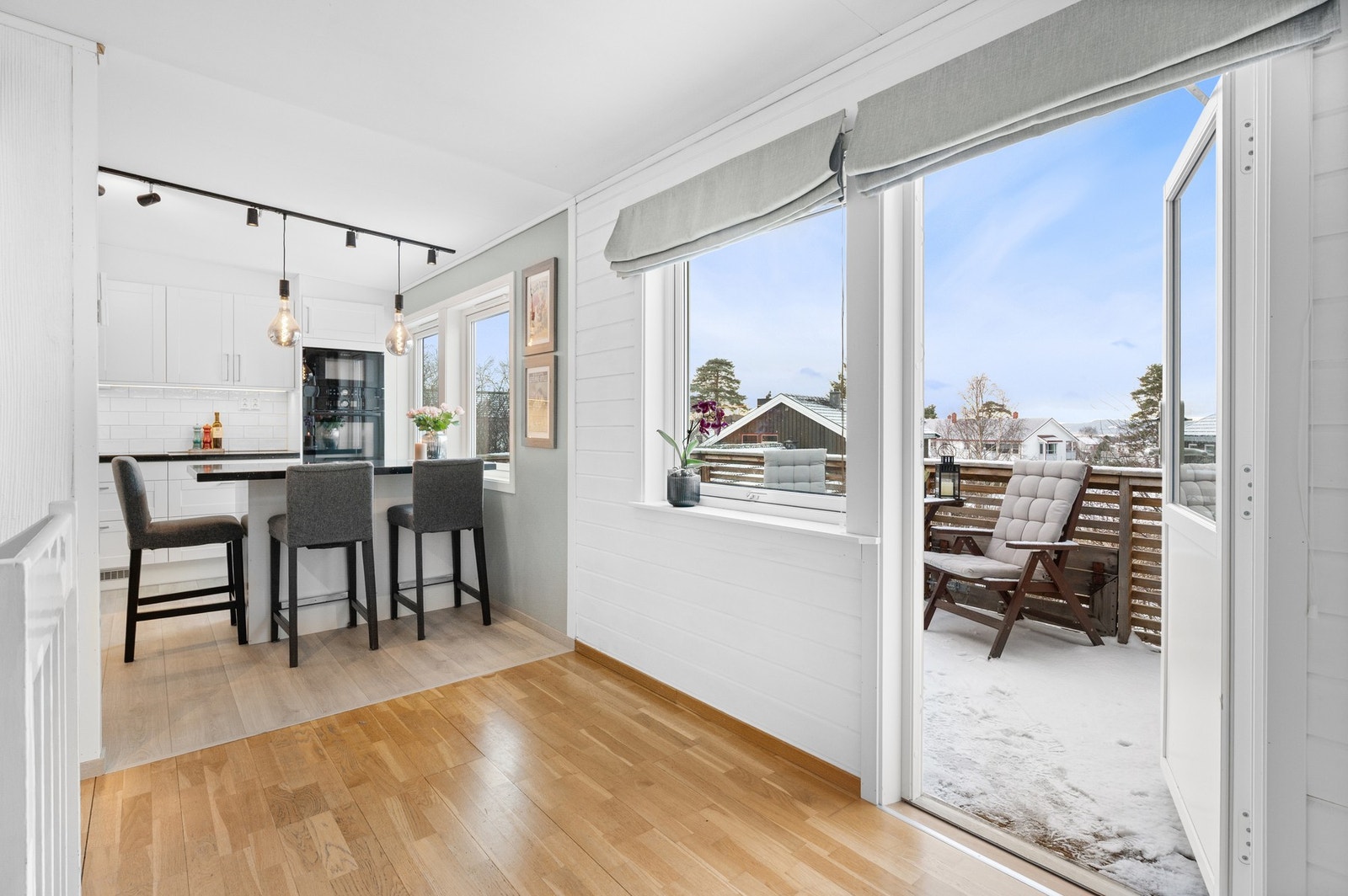 Fra stuen har man utgang til en herlig altan på 10,7m². Galleribilde