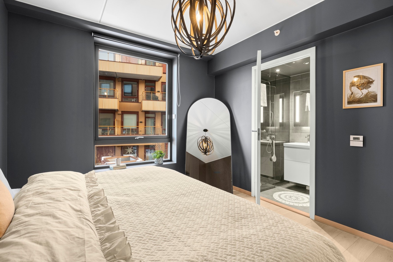 Hovedsoverom med en-suite baderom! Galleribilde