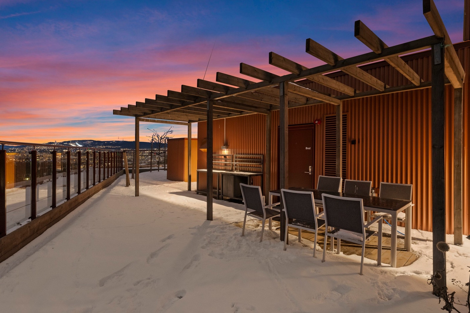 Her får du tre felles takterrasser med grill, kos, sol og utsikt. Galleribilde