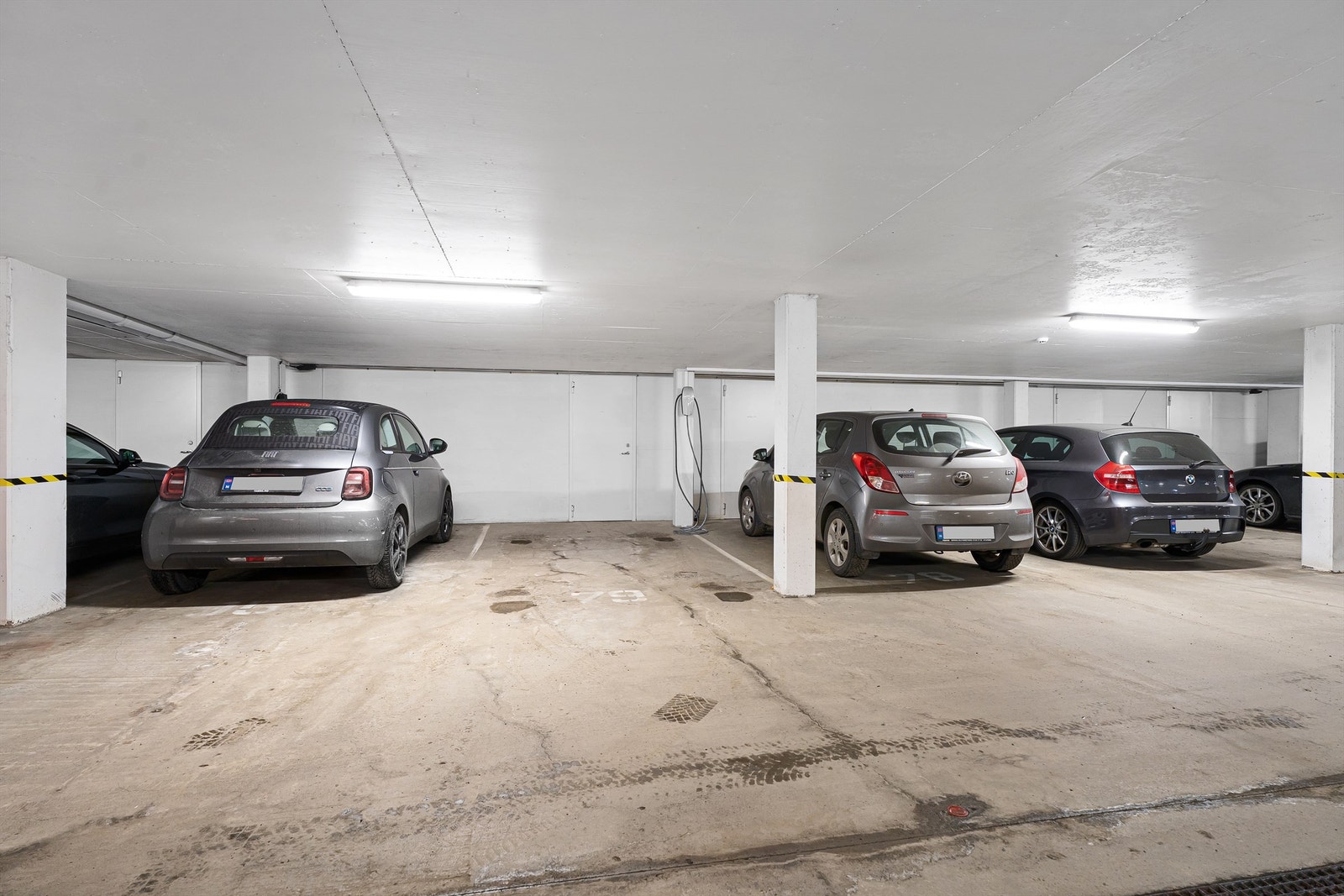 Garasjeplass nr. 79 medfølger med opplegg for el-bil lader Galleribilde