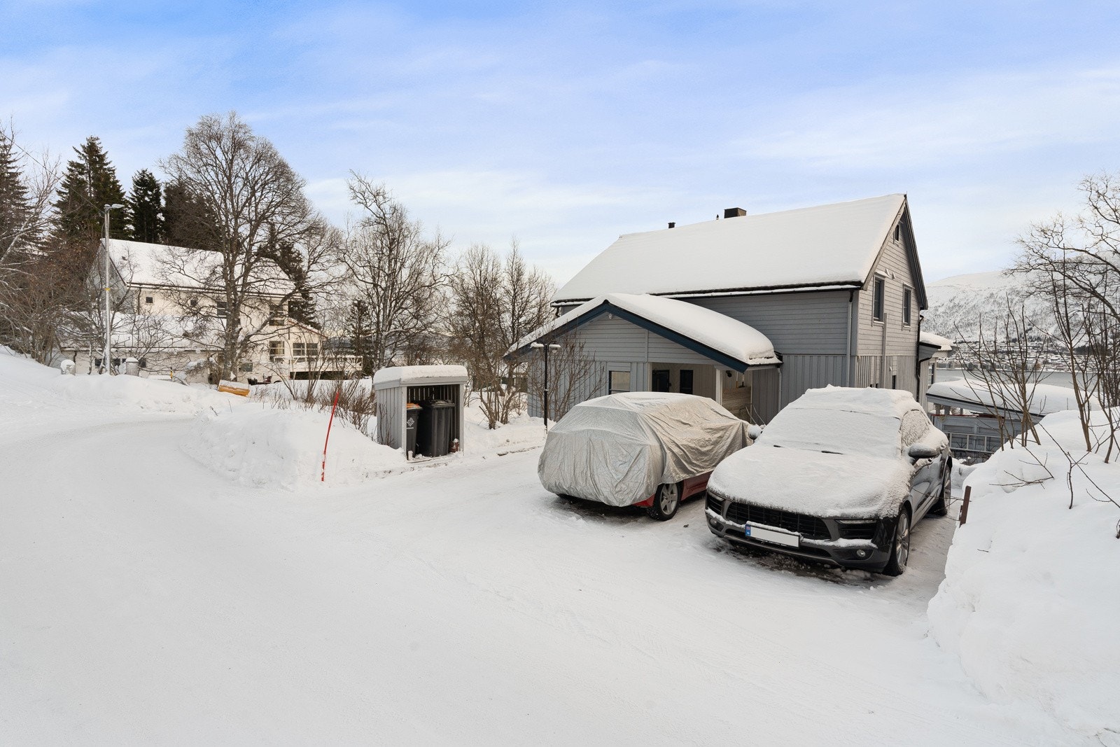 Boligen oppført i 1964 og er tilbygd/ombygd i 1986. Velkommen til visning! Galleribilde