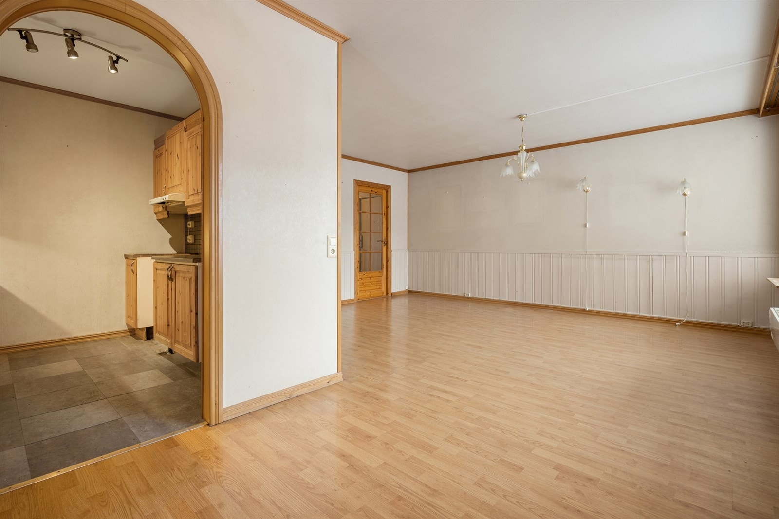 Åpen og naturlig overgang mot kjøkkenet. Galleribilde