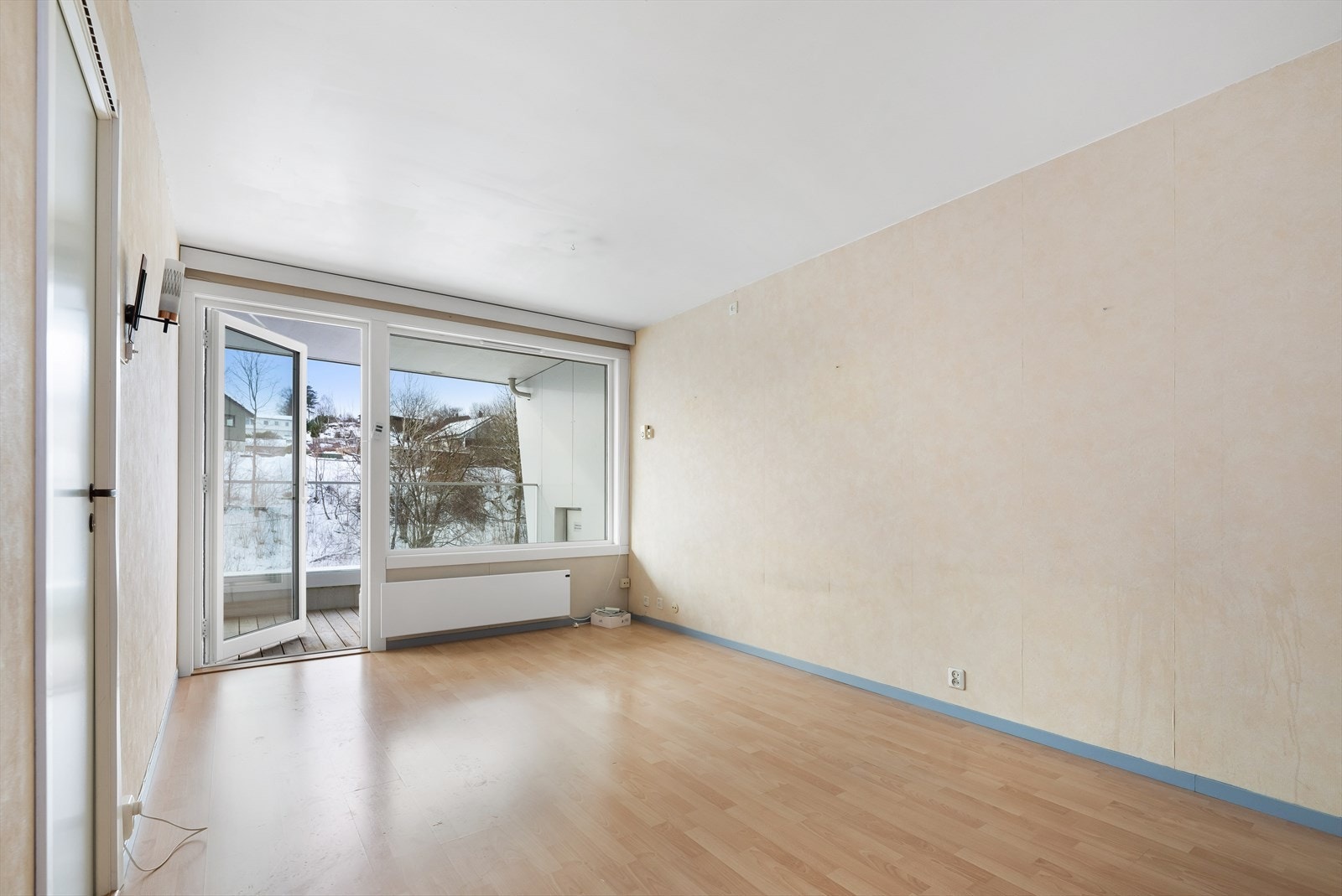 Fin intern beliggenhet i borettslaget. Fasade og balkonger er nylig oppgradert. Galleribilde