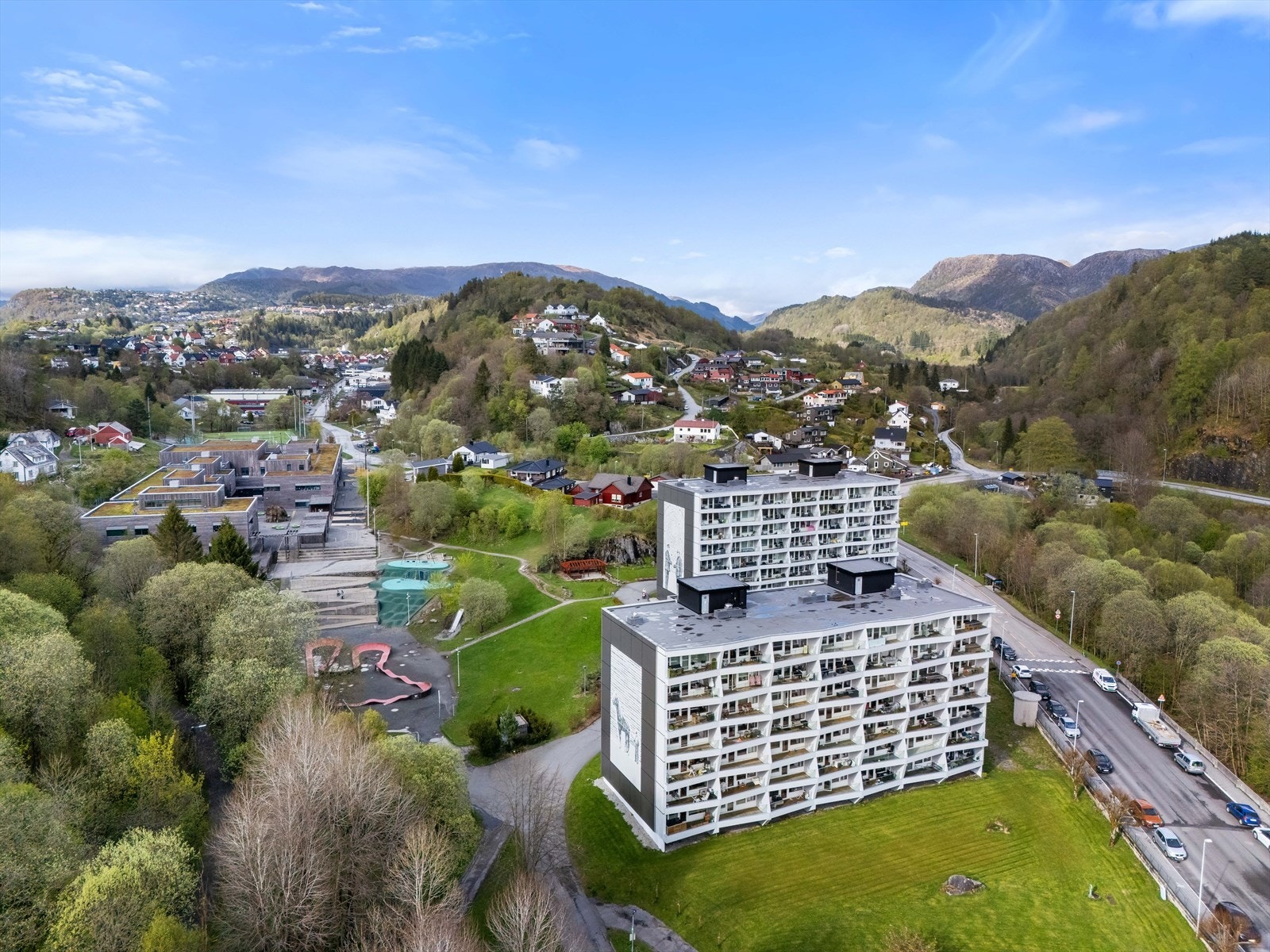 Borettslaget er veldrevet og har en pent opparbeidet tomt. Galleribilde