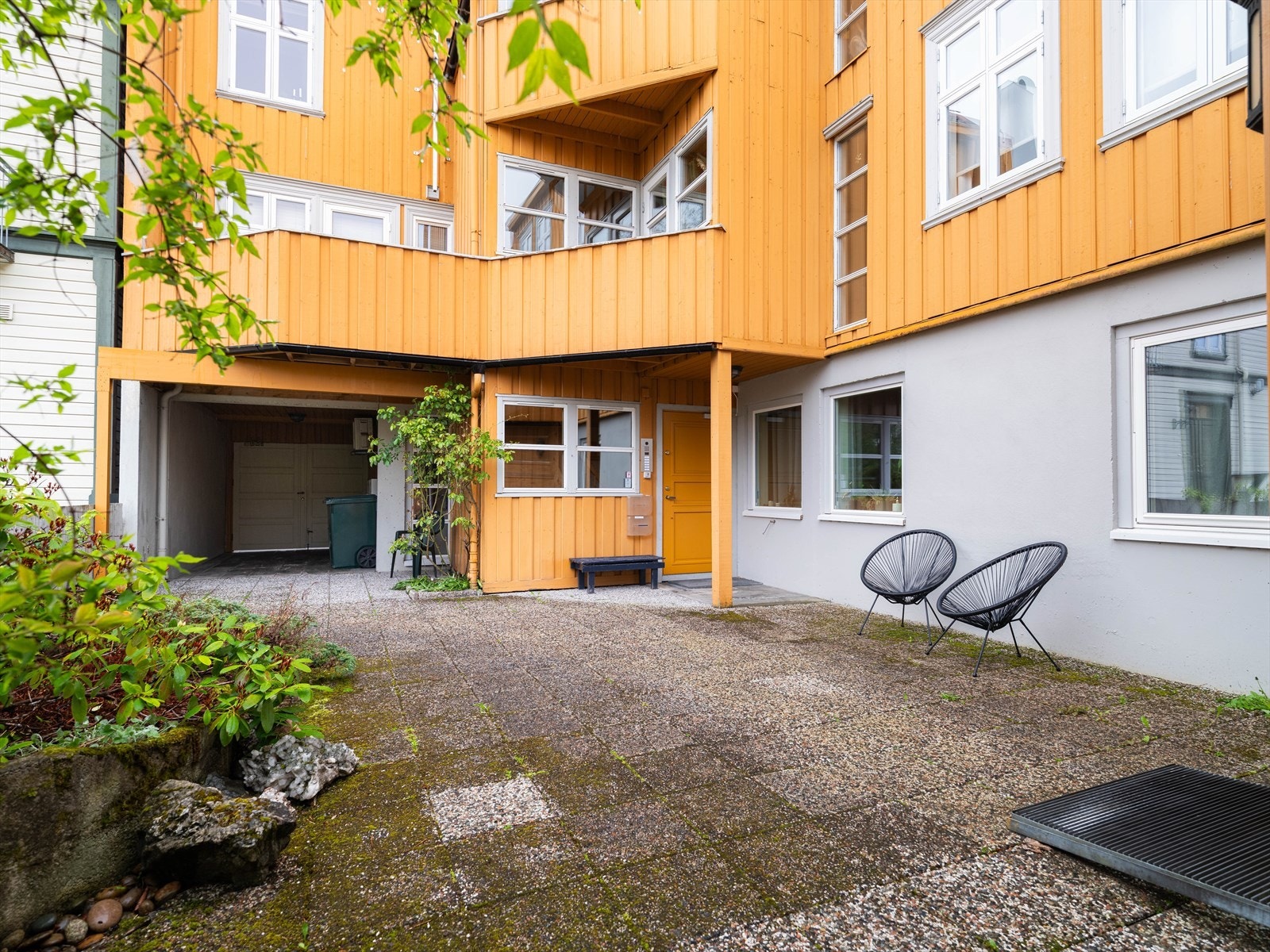 Sameiet har fine fellesområder i bakgården som disponeres fritt av seksjonseierne. Galleribilde