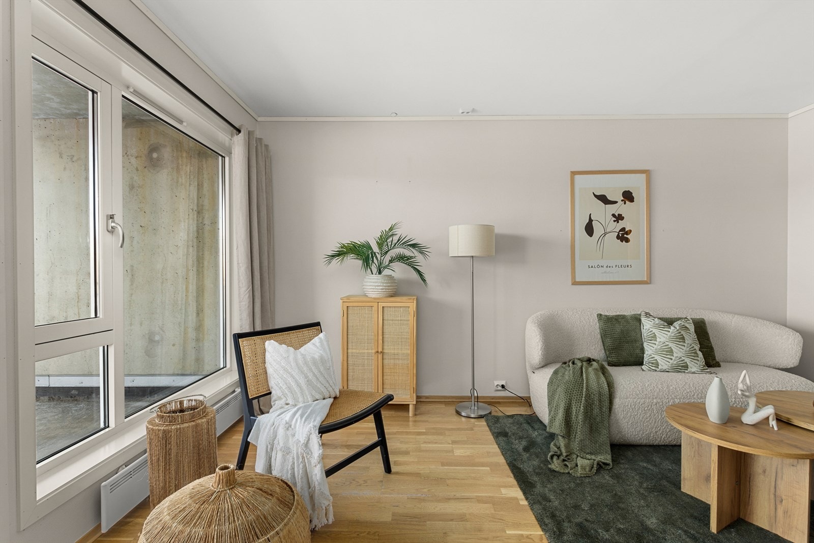 De store vindusflatene slipper inn rikelig med naturlig lys. Galleribilde