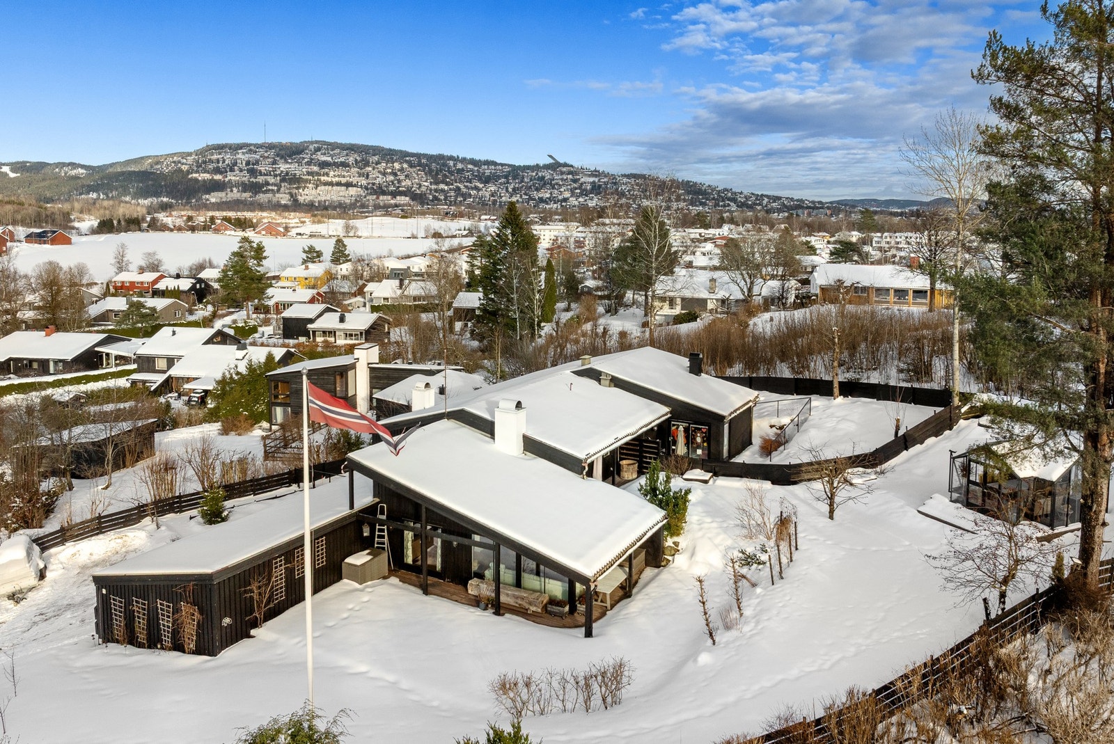 Velkommen til Østeråsbakken 13 - Presentert av Fredrik Martinsen i Privatmegleren Galleribilde