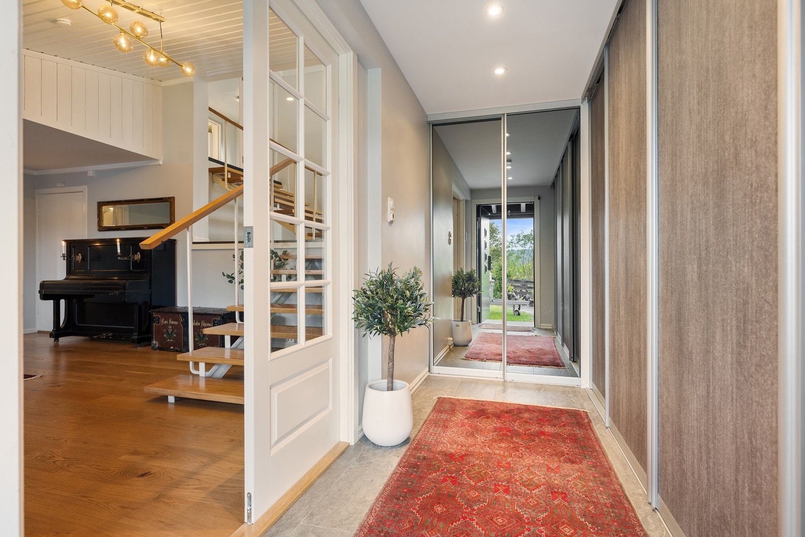 Entrè - Fint førsteinntrykk med varme i gulv Galleribilde