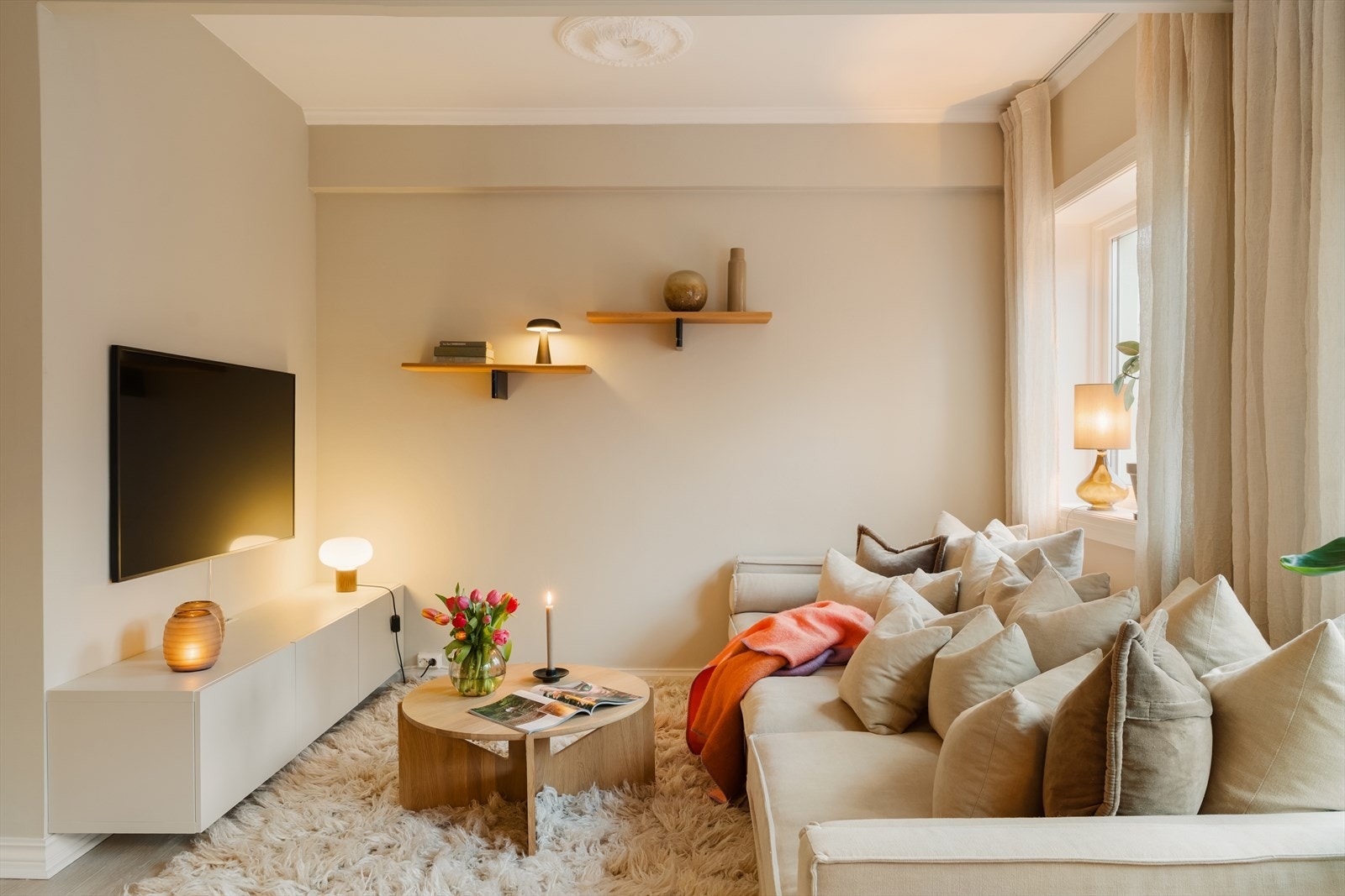 Veggene er malt i en behagelig og gjennomgående fargetone. Galleribilde