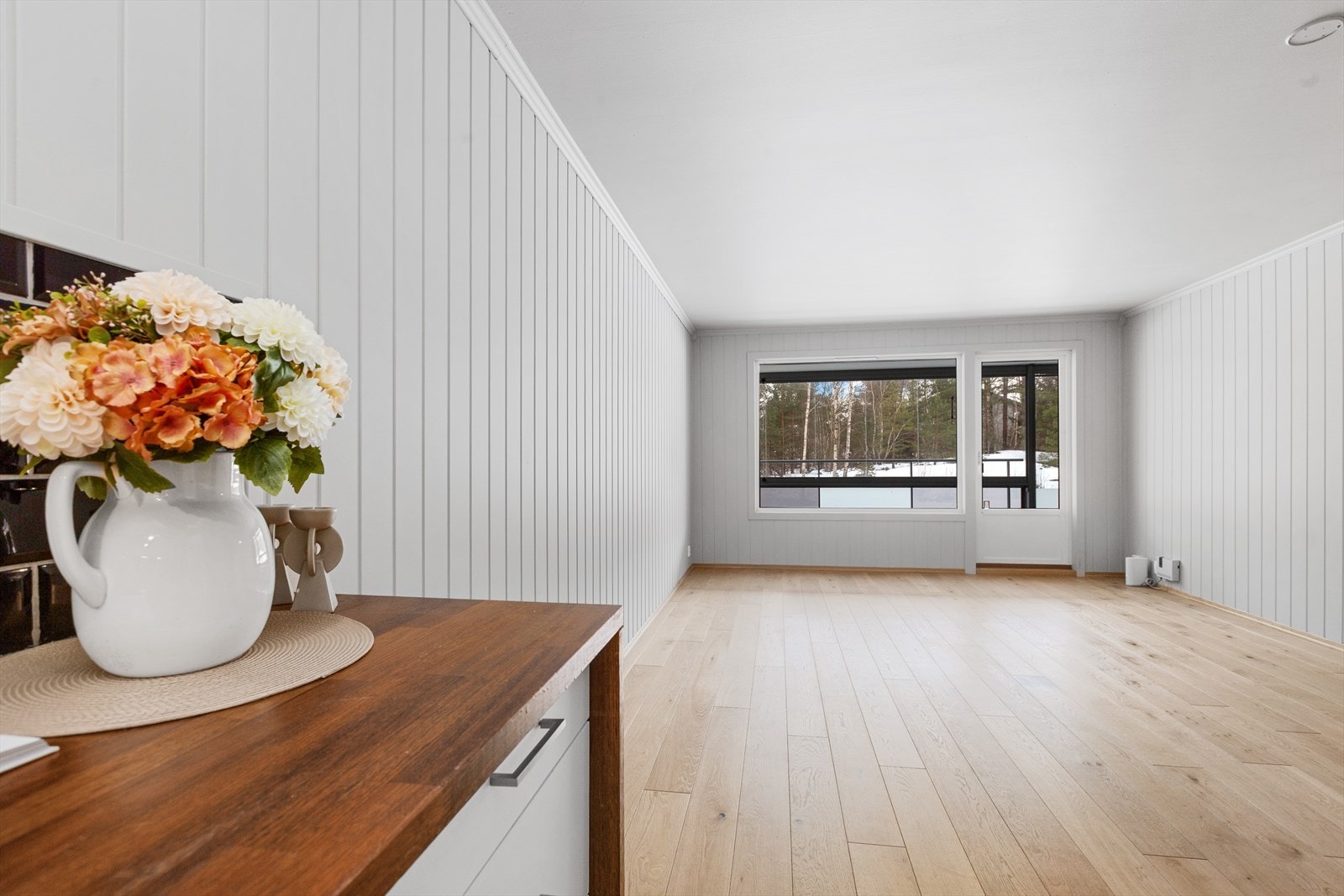 Åpen løsning mellom stue og kjøkken Galleribilde