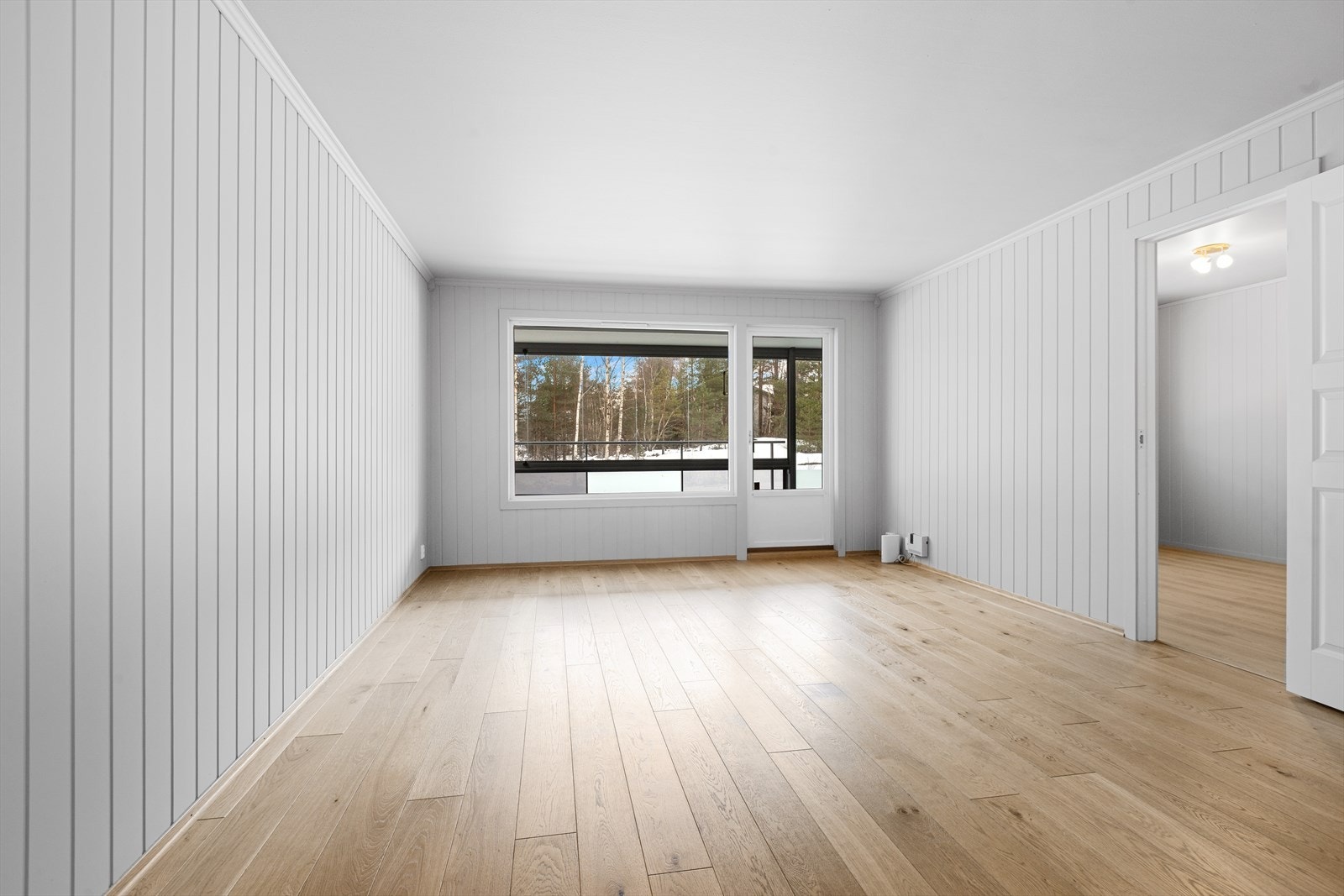 Fra stuen er det utgang til stor veranda Galleribilde