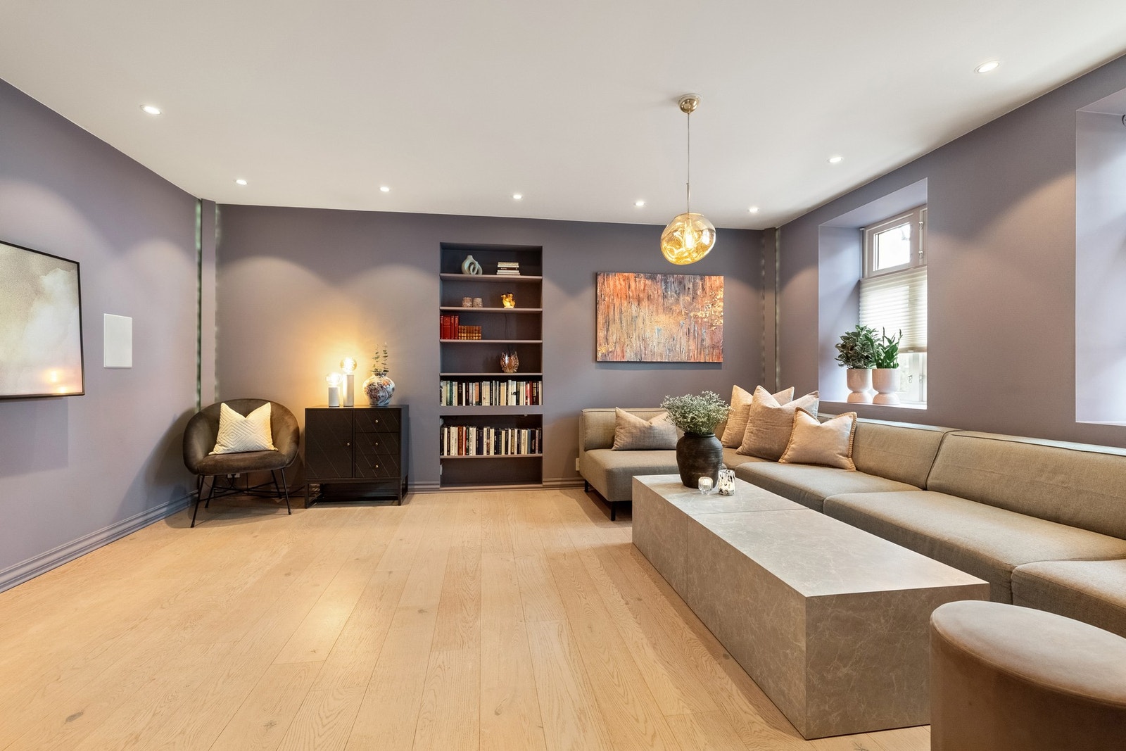 Boligen har en gjennomgående og god planløsning som gir luftig romfølelse. Galleribilde