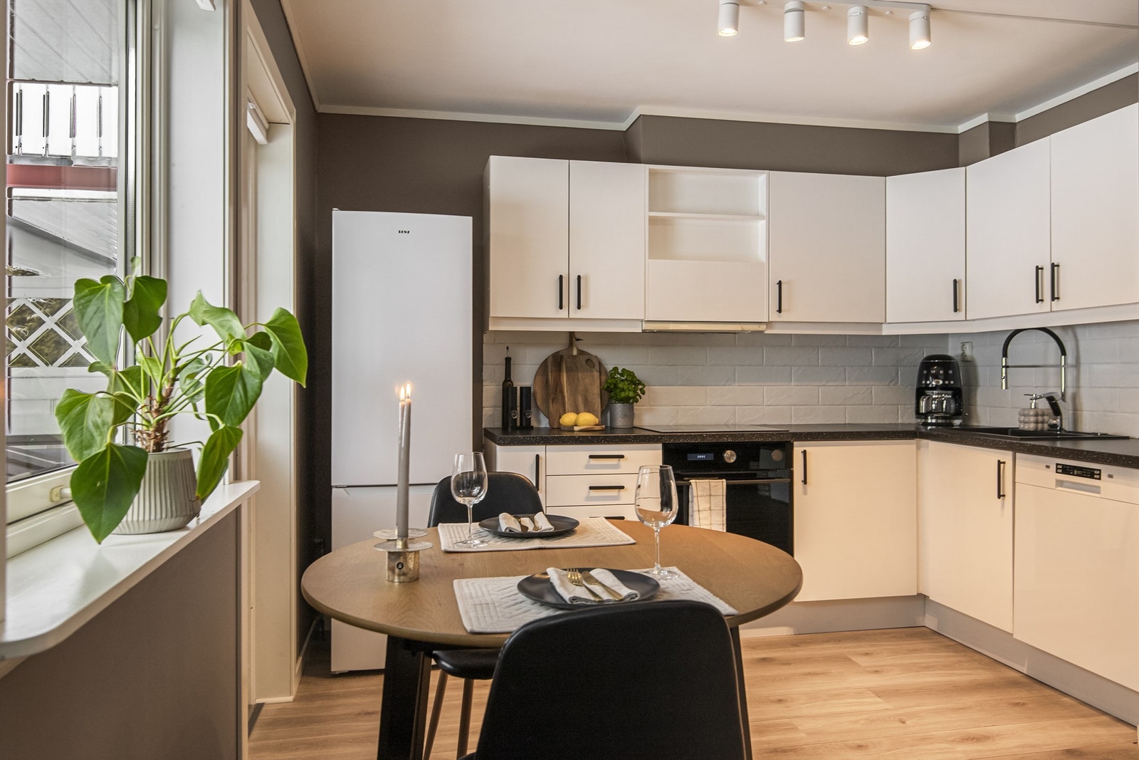 Moderne og klassisk kjøkken Galleribilde