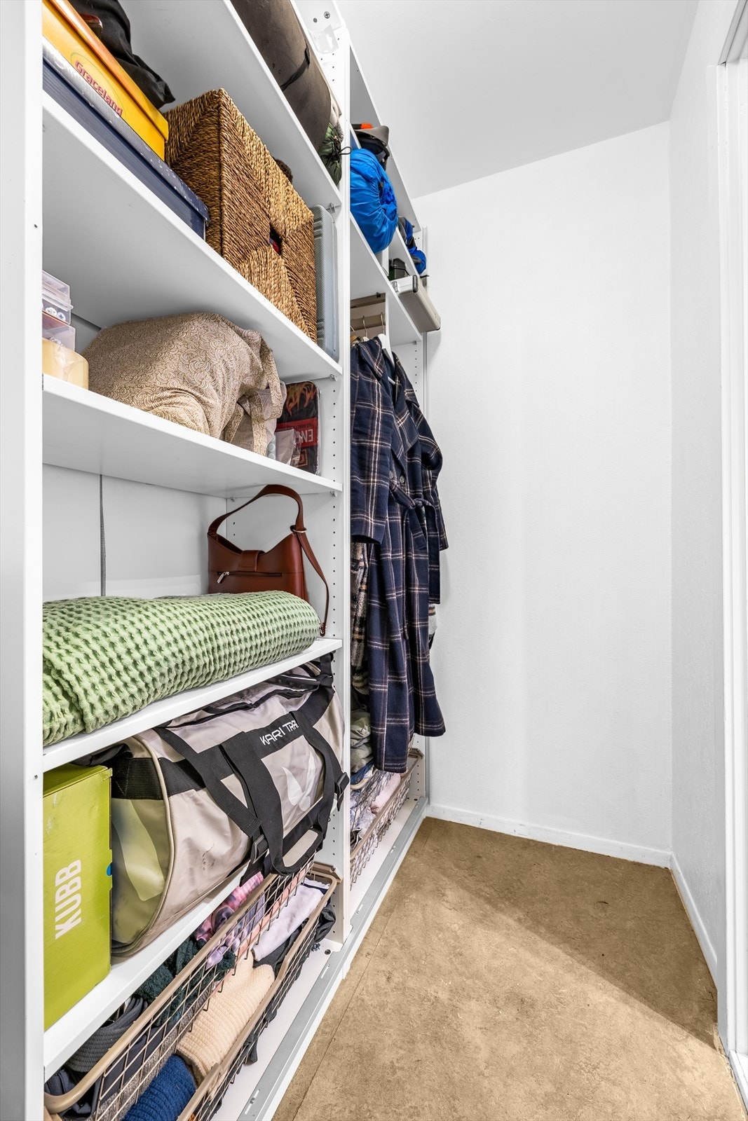 Innvendig bod rett ved entréen på litt over 2 m². Galleribilde