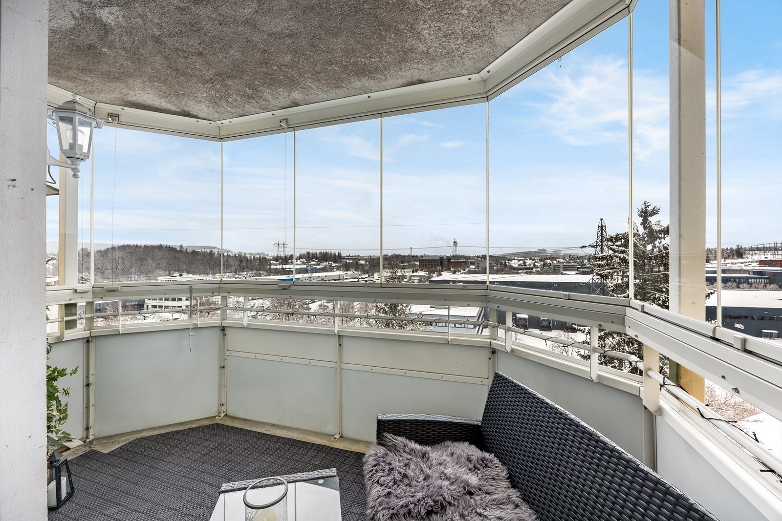 Her er det god plass til å sette utemøblene sine og virkelig nyte. Galleribilde