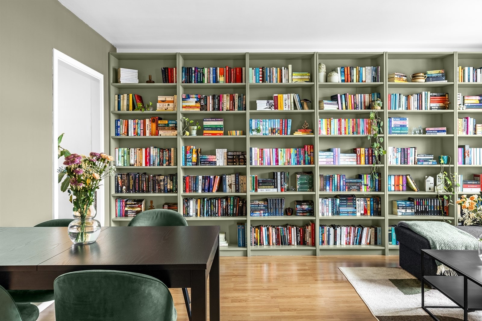 De lyse fargepalettene gir deg muligheten til å bruke fantasien med det interiøret du ønsker. Galleribilde