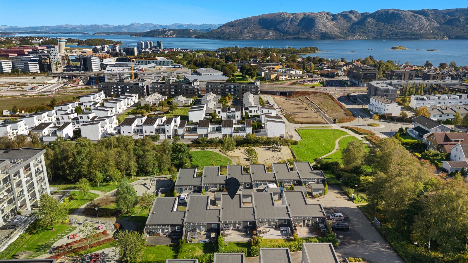 Nærområdet - Her bor du i rolige omgivelser, samtidig som det er gå-/sykkelavstand til Jåttåvågen. Galleribilde