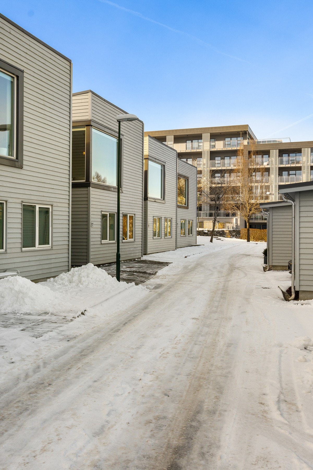 Lite trafikkert gate og godt naboskap gjør at det føles trygt å sende ut de minste på egenhånd. Galleribilde