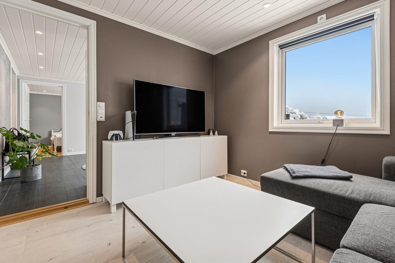 Fleksibelt rom som kan brukes som stue, ungdomsdel eller soverom. Galleribilde