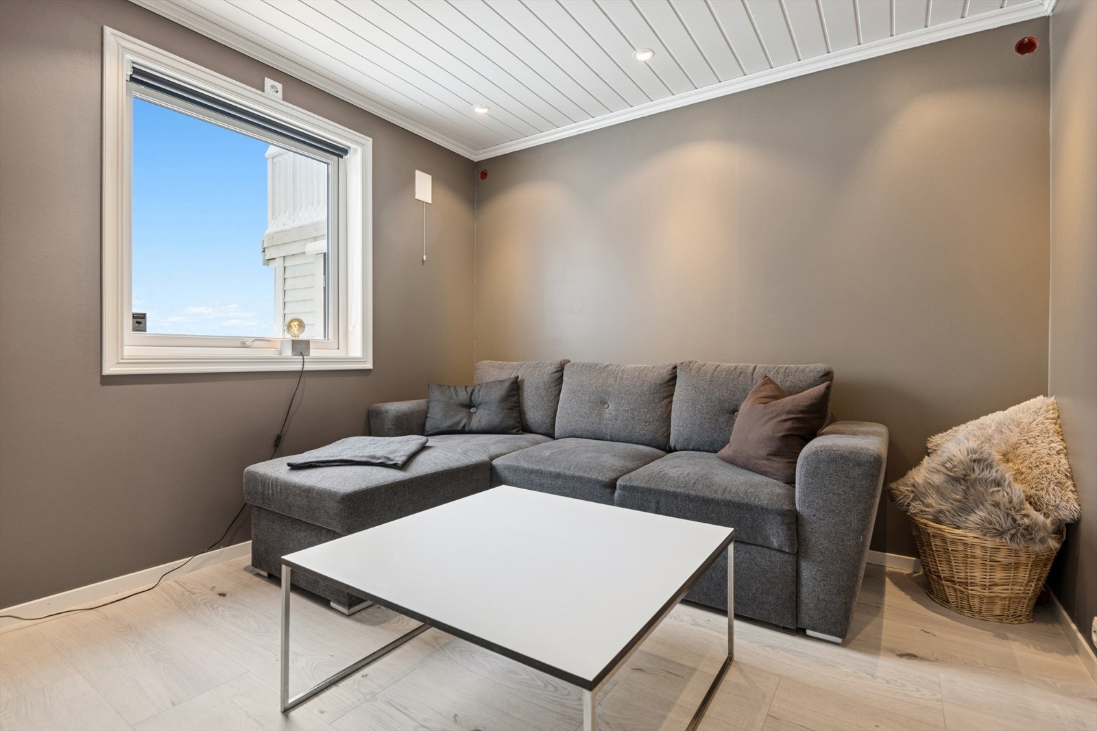 Fleksibelt rom som kan brukes som stue, ungdomsdel eller soverom. Galleribilde