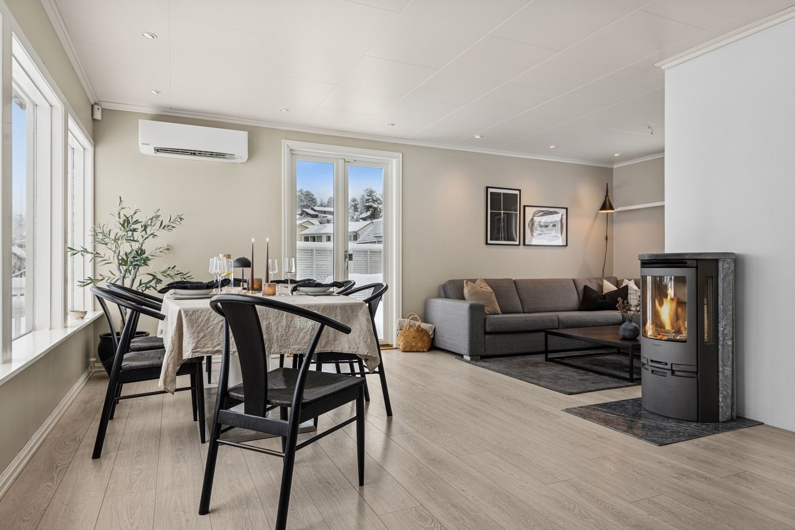 God plass til langbord - ideelt for sosiale sammenkomster. Galleribilde