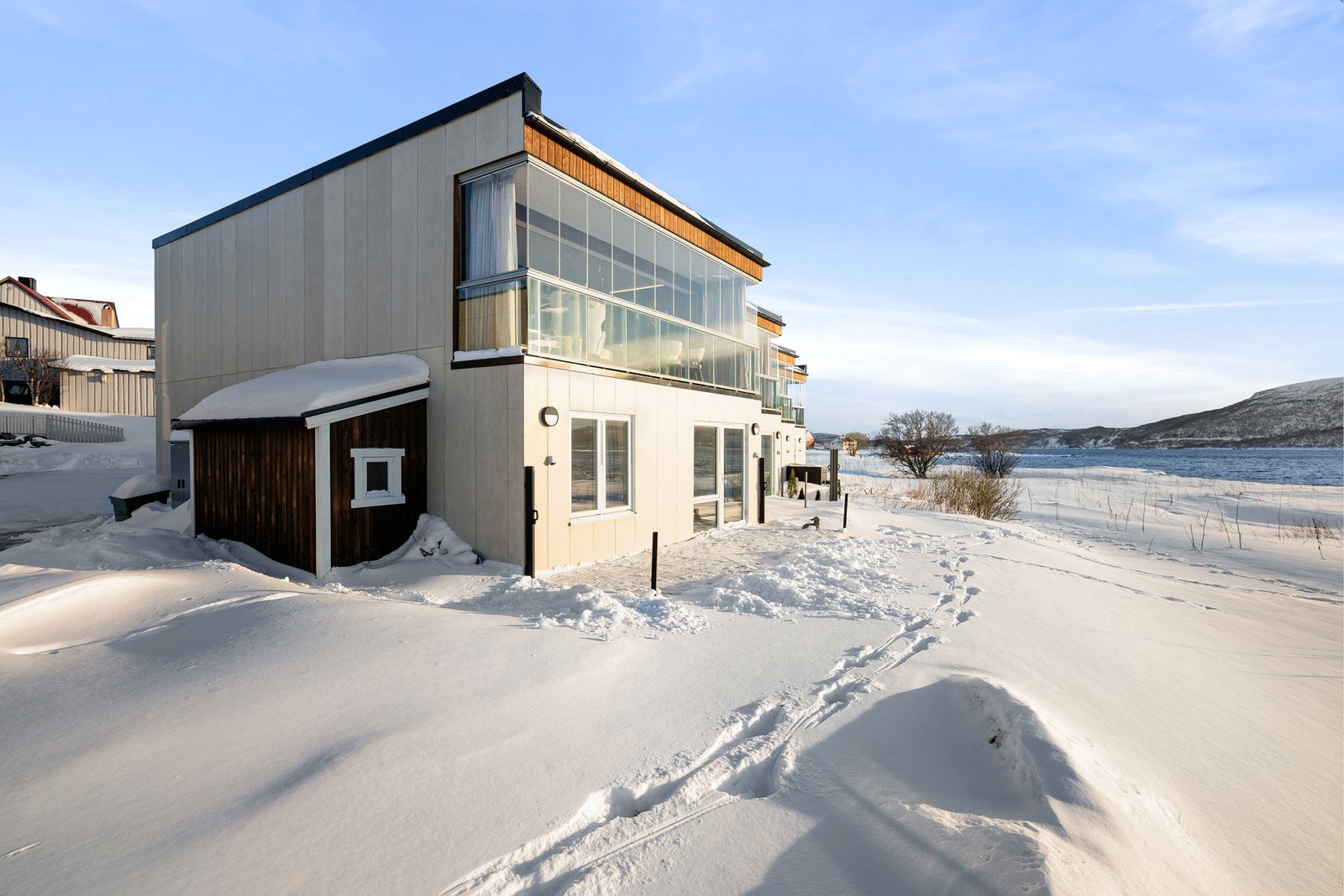 Nytt og moderne rekkehus bygd 2021 med sentral beliggenhet på Evenskjer med gangavstand til offentlige servicetilbud Galleribilde