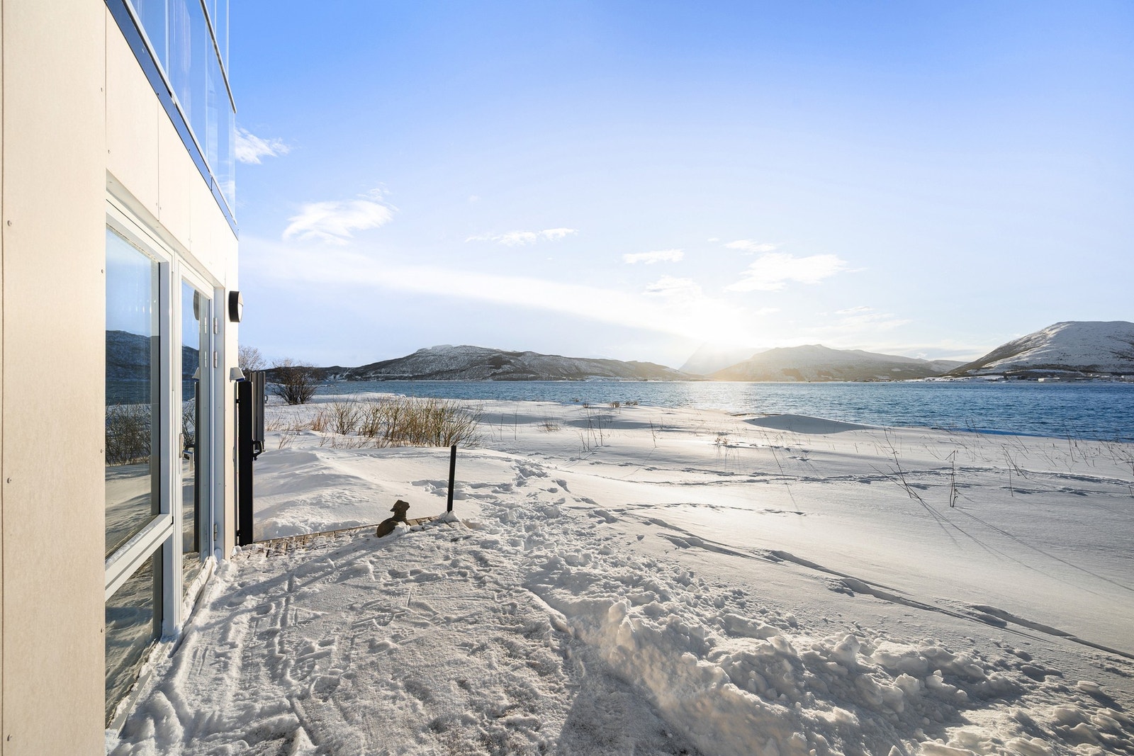 Terrasse på bakkeplan utenfor soverom Galleribilde