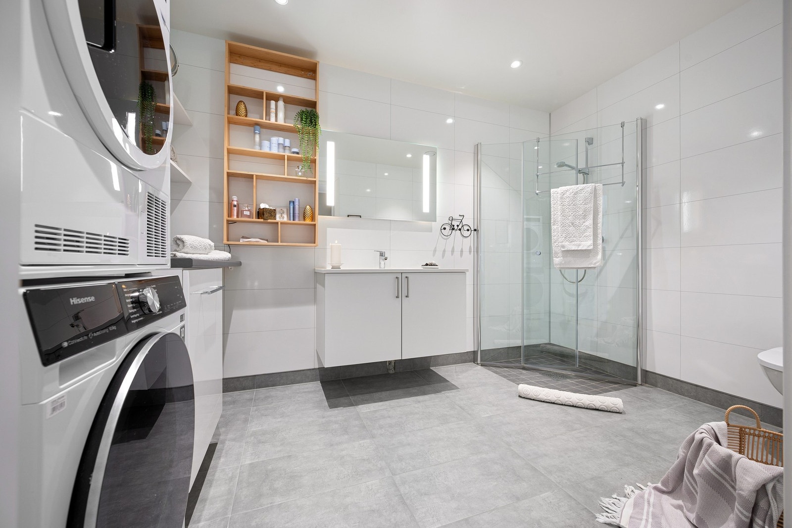 Romslig og flott bad Galleribilde