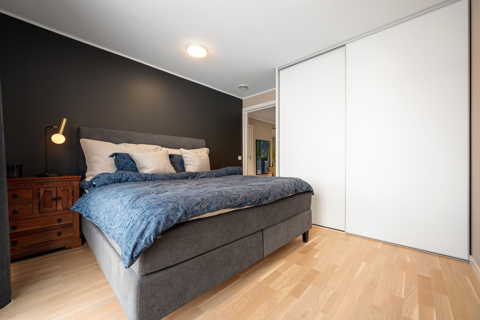 Innebygd skyvedørsgarderobe Galleribilde