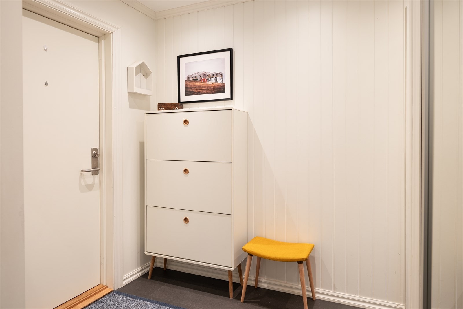 Innbydende og romslig entré på hele 7,5m². Galleribilde