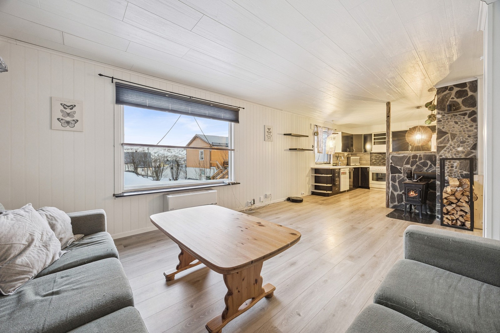 Stue - med varmepumpe og vedovn Galleribilde