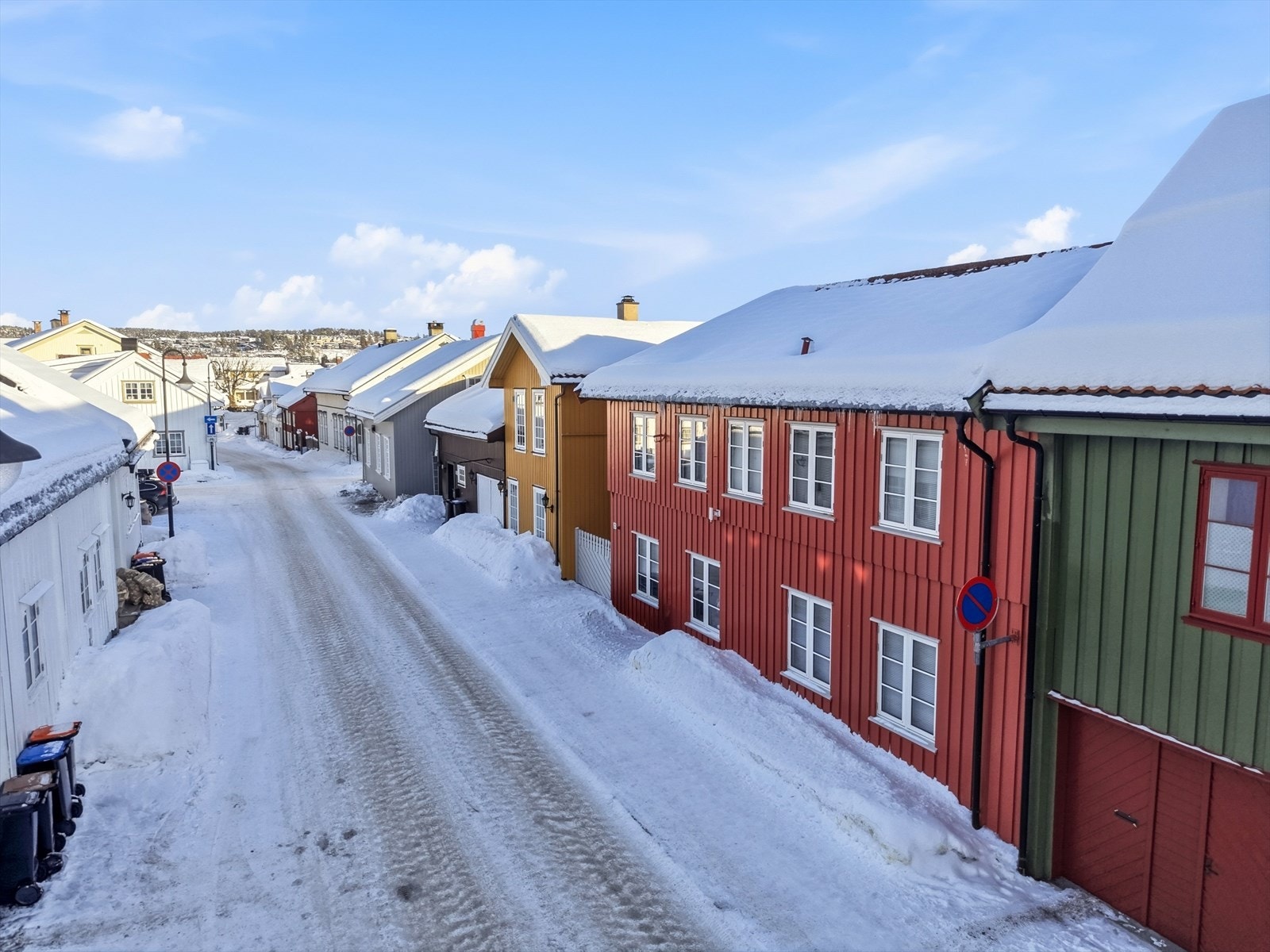 Bolig med flott beliggenhet på vestsiden av Kongsberg sentrum. Galleribilde